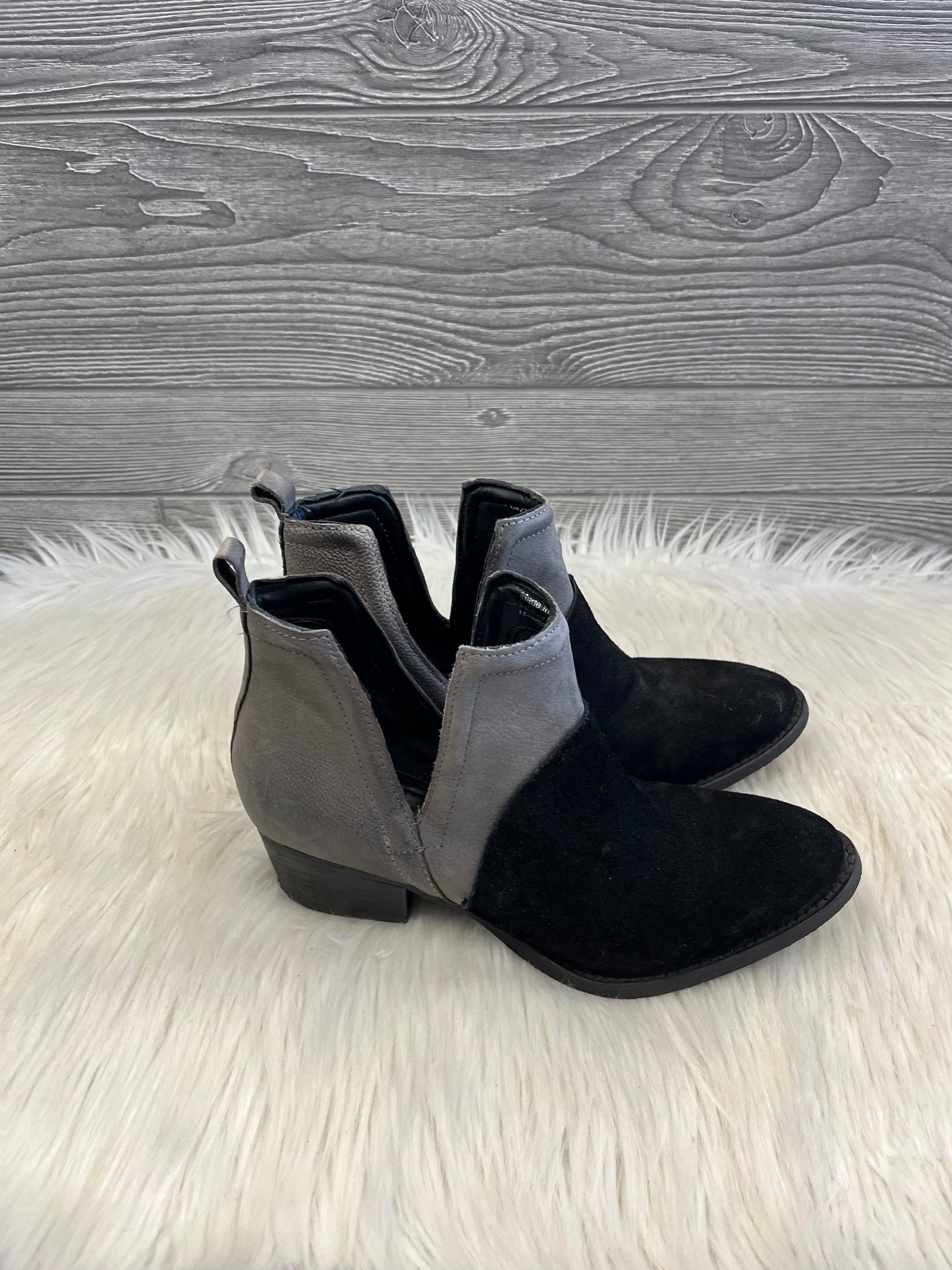 Boots Ankle Flats By Clothes Mentor In Black, Size: 8.5