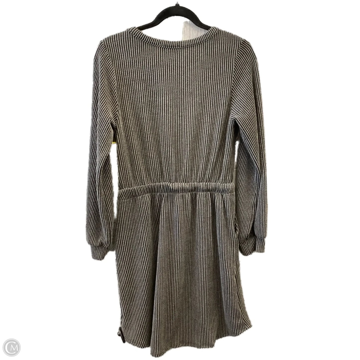 Dress Casual Short By Gilli In Grey, Size: M