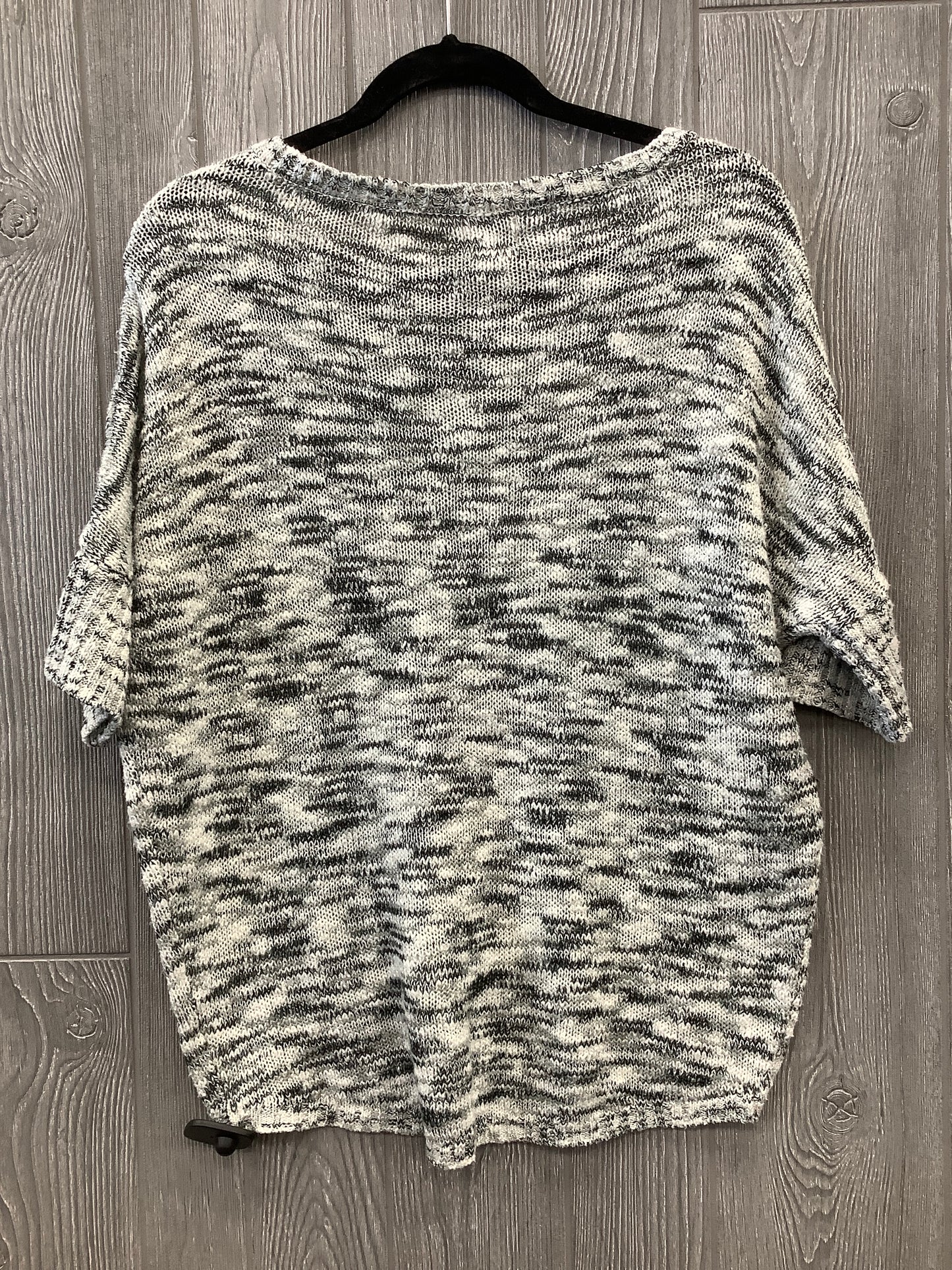 Top Short Sleeve By Eyelash In Grey, Size: S