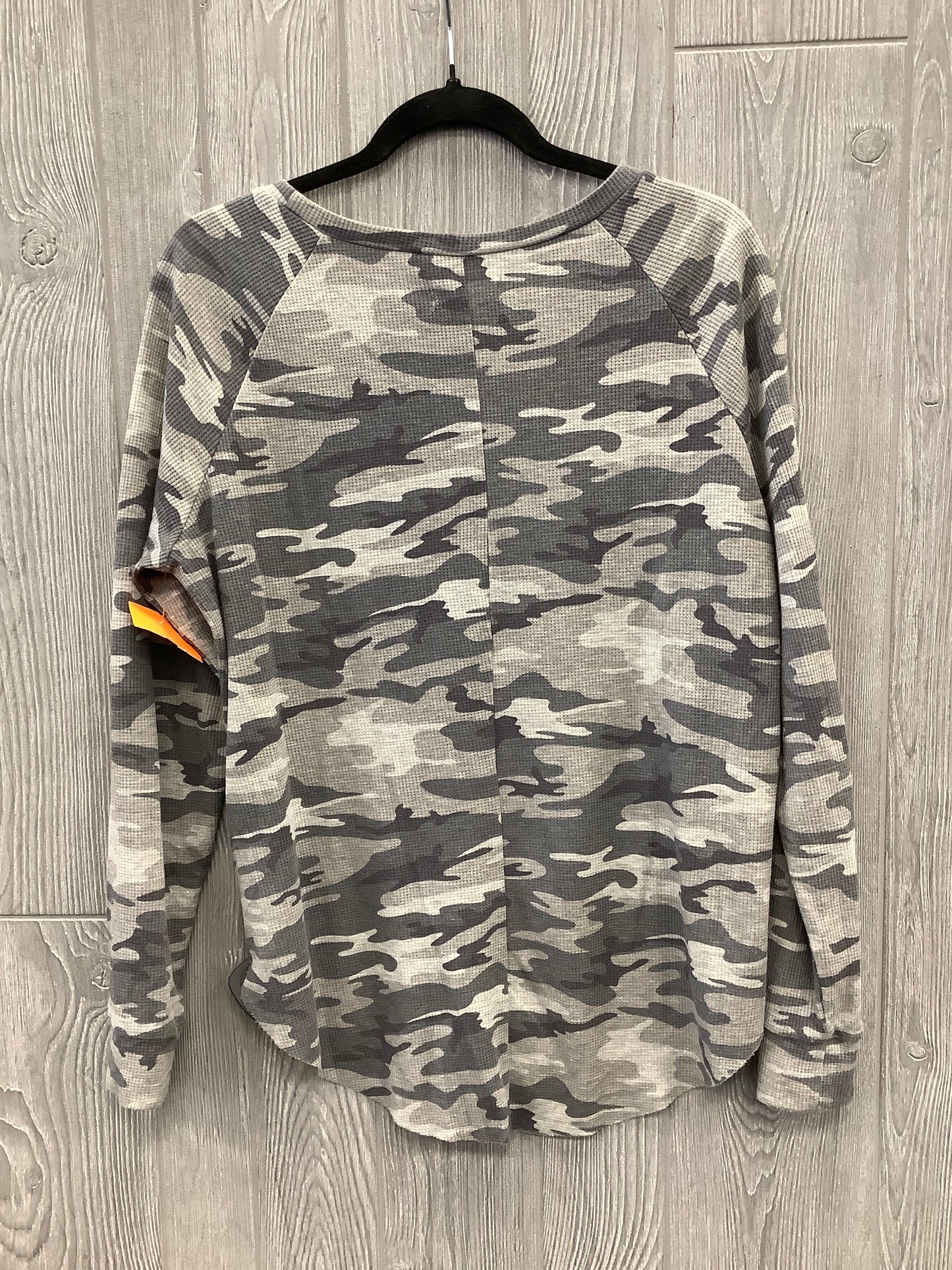 Top Long Sleeve By Grayson Threads In Camouflage Print, Size: M