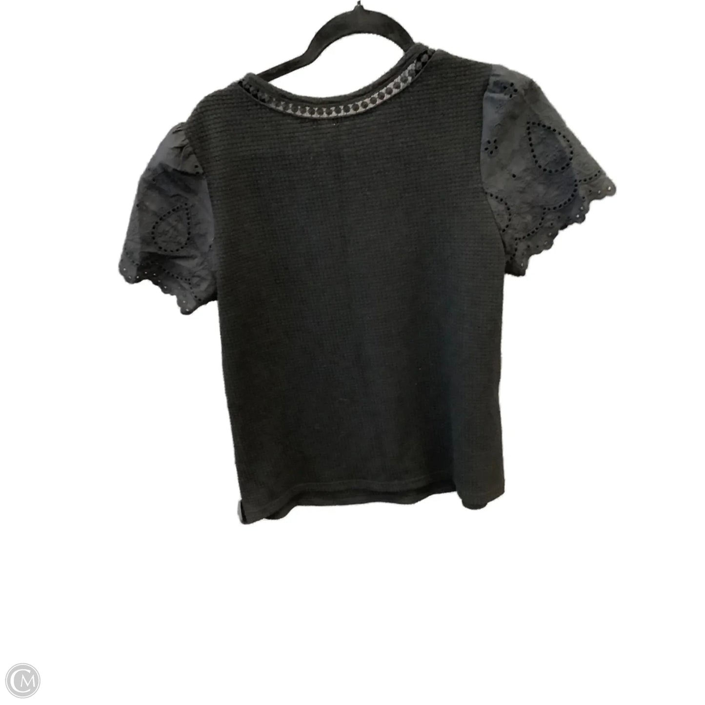 Top Short Sleeve By Clothes Mentor In Black, Size: M