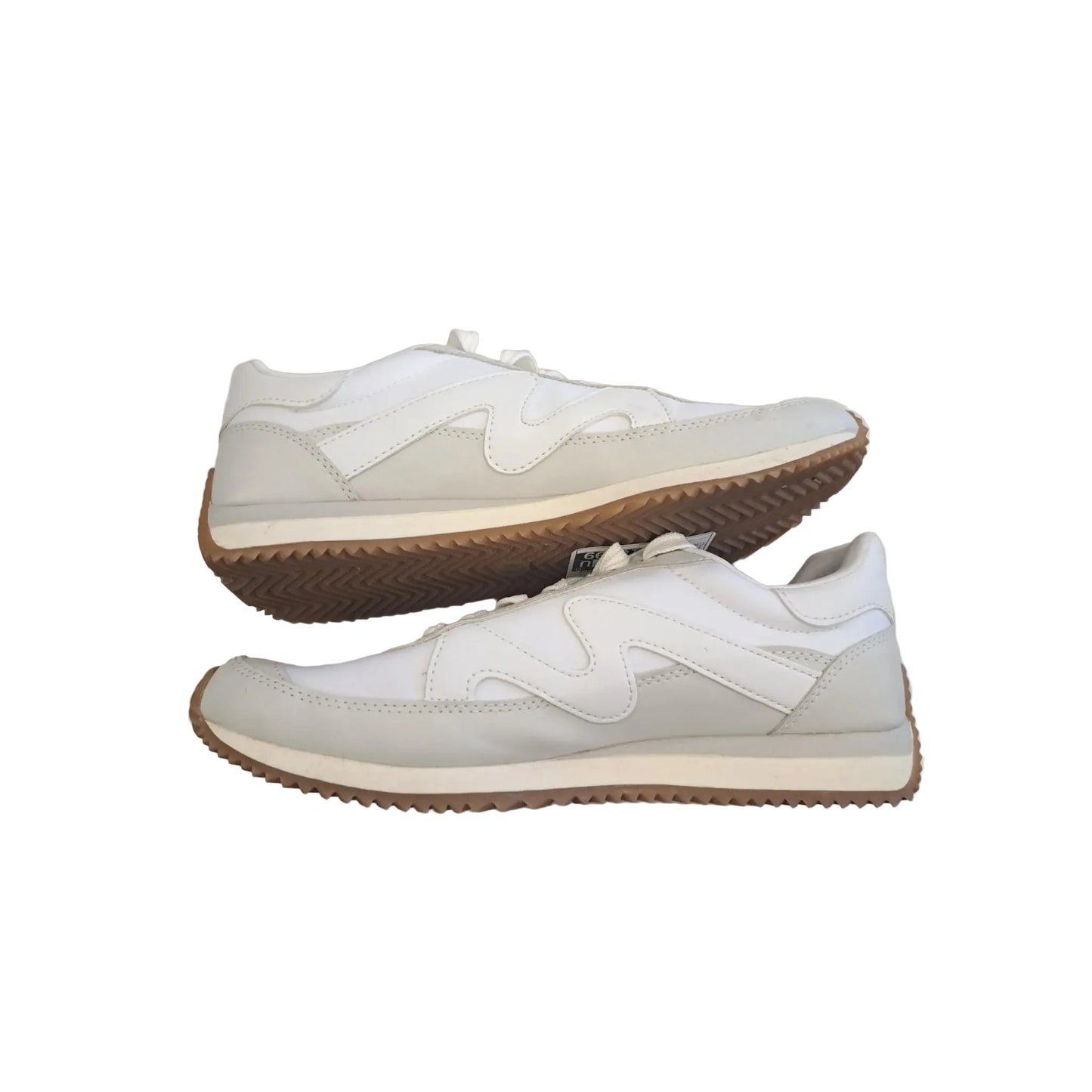Shoes Sneakers By Clothes Mentor In Grey & White, Size: 7