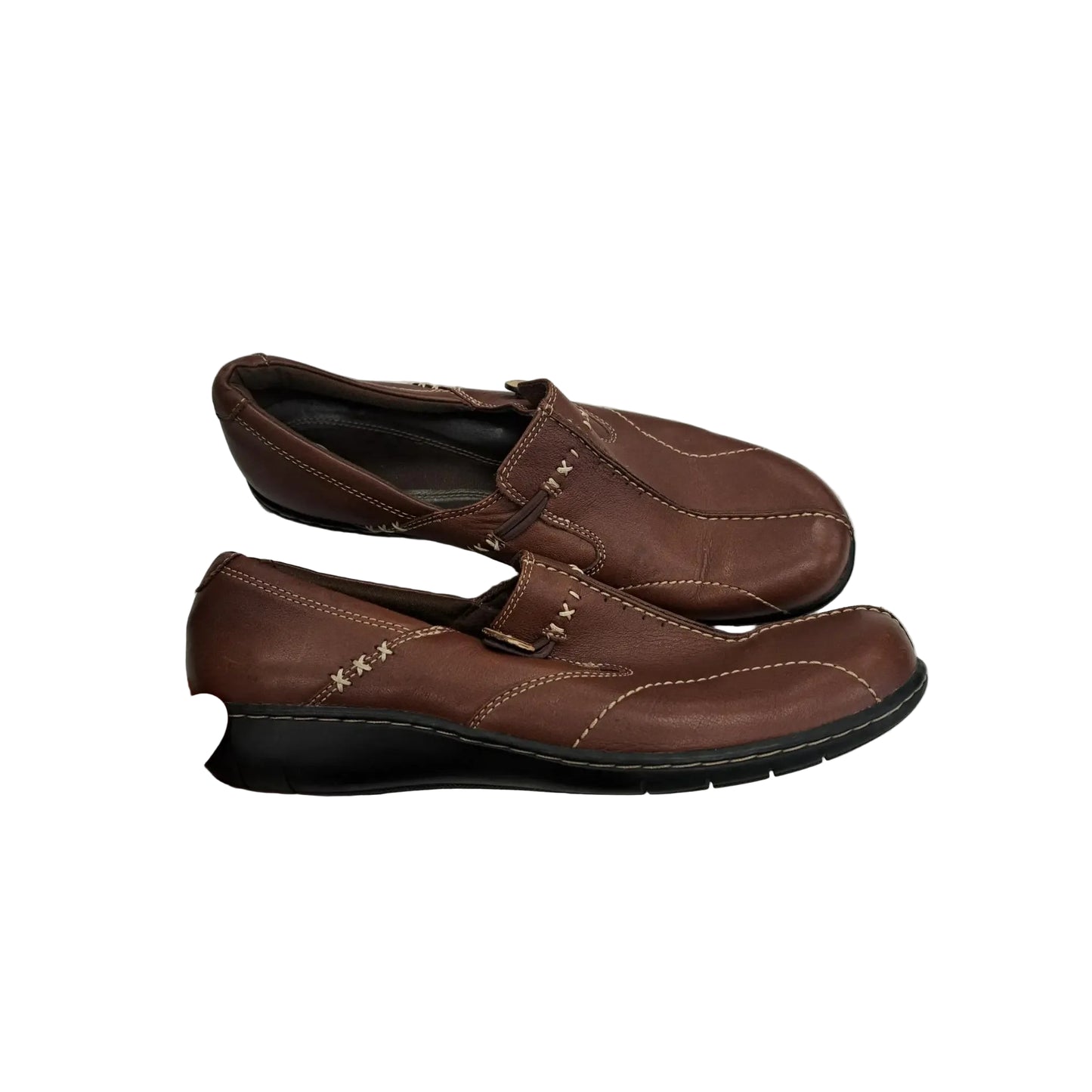 Shoes Flats By Clarks In Brown, Size: 10
