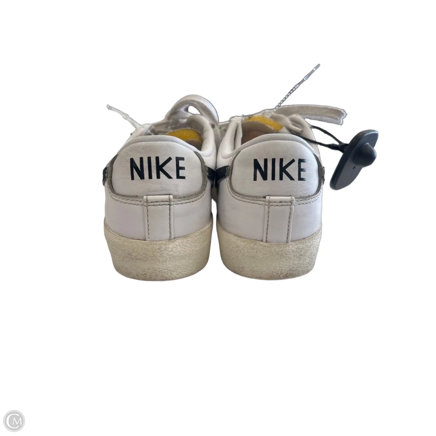 Shoes Sneakers By Nike In White, Size: 6.5