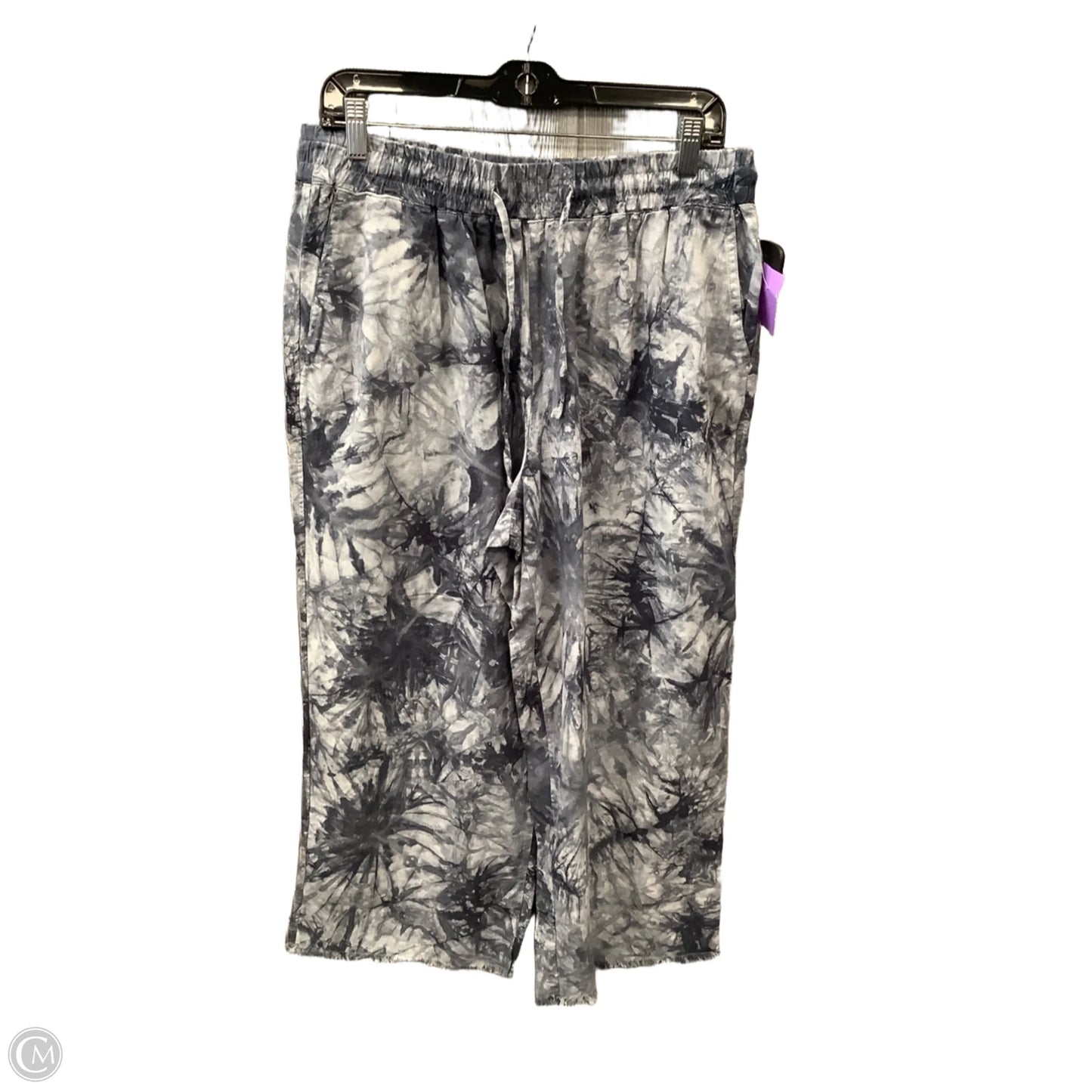 Capris By Clothes Mentor In Grey, Size: L