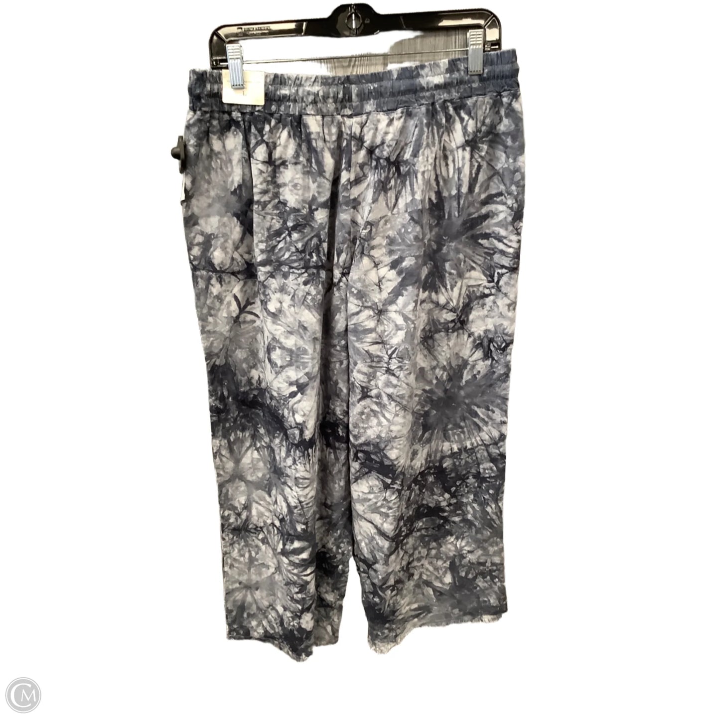 Capris By Clothes Mentor In Grey, Size: L