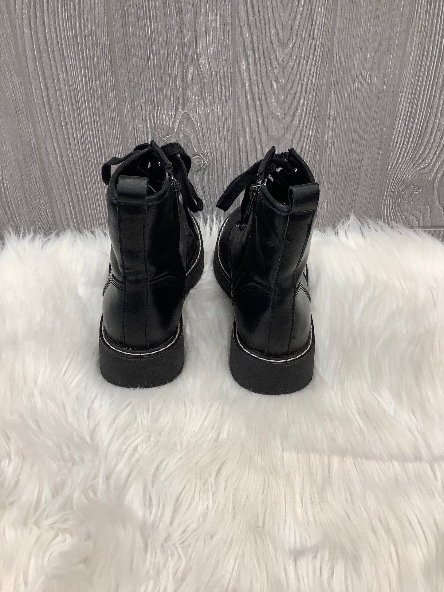 Boots Ankle Flats By Clothes Mentor Size: 7.5