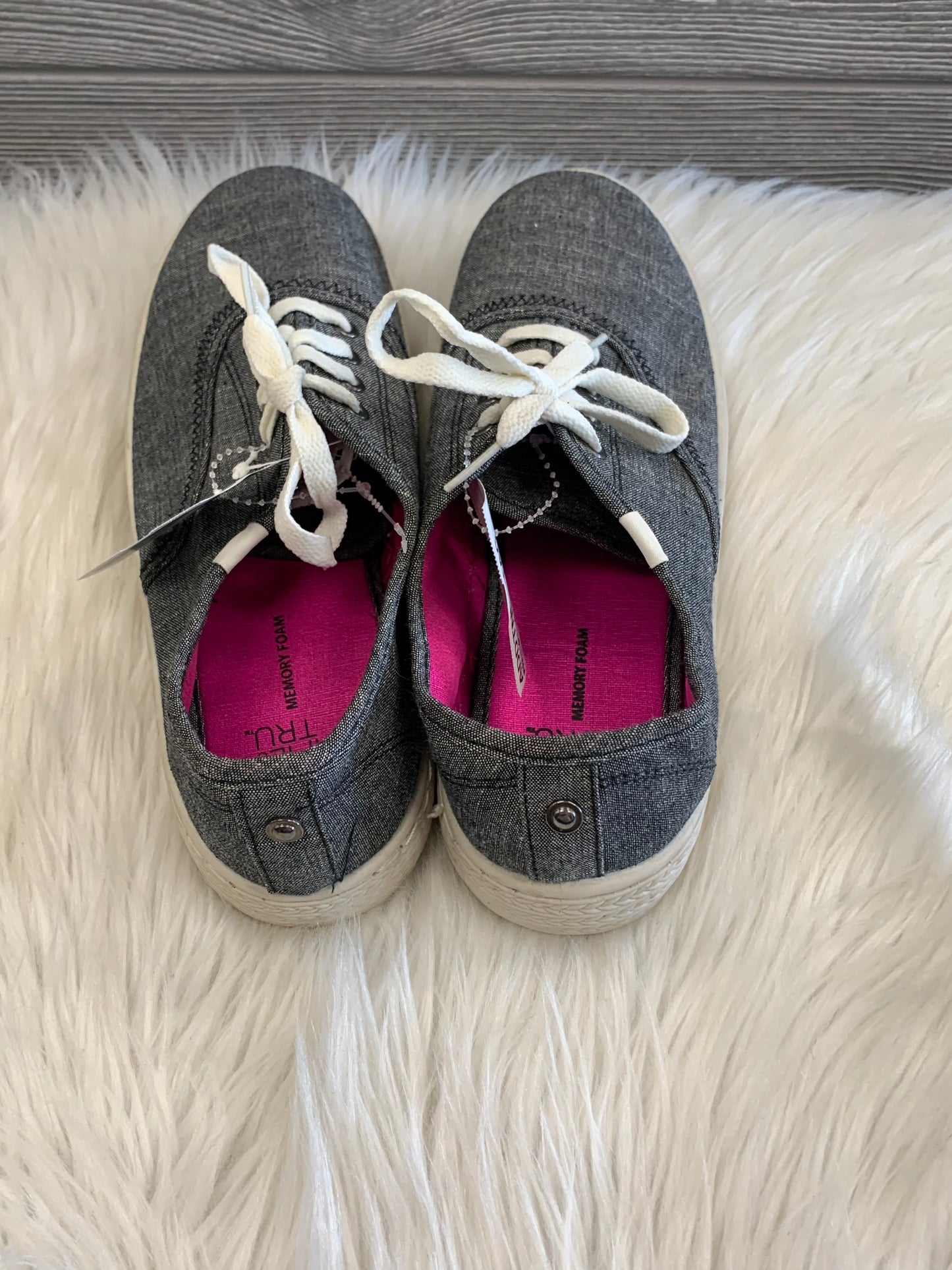 Grey Shoes Sneakers Time And Tru, Size 9