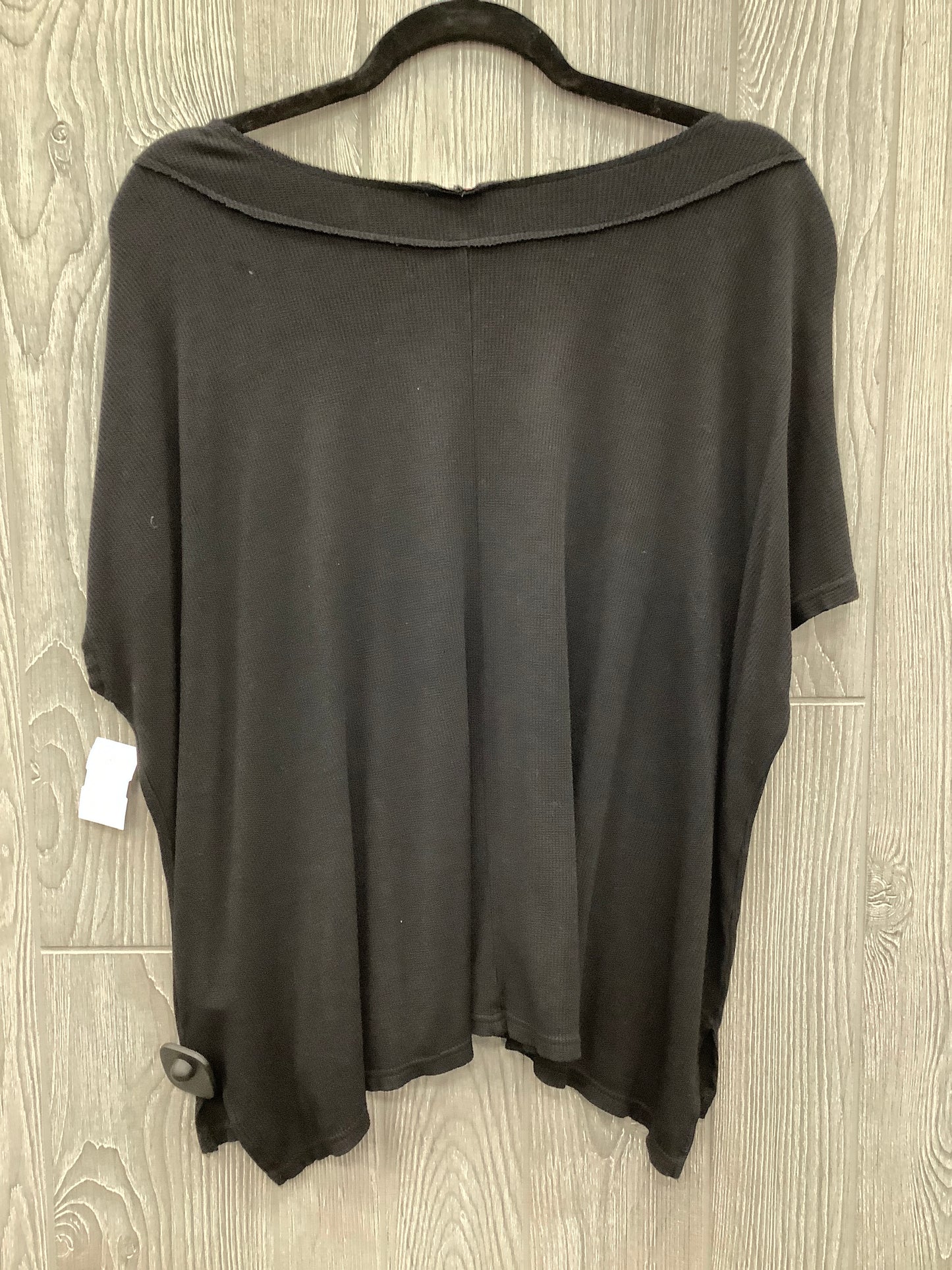 Top Short Sleeve By Pink Lily In Black, Size: M