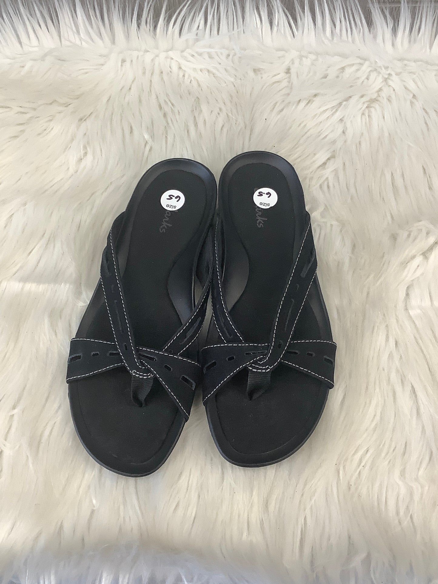 Sandals Flats By Clarks In Black, Size: 6.5