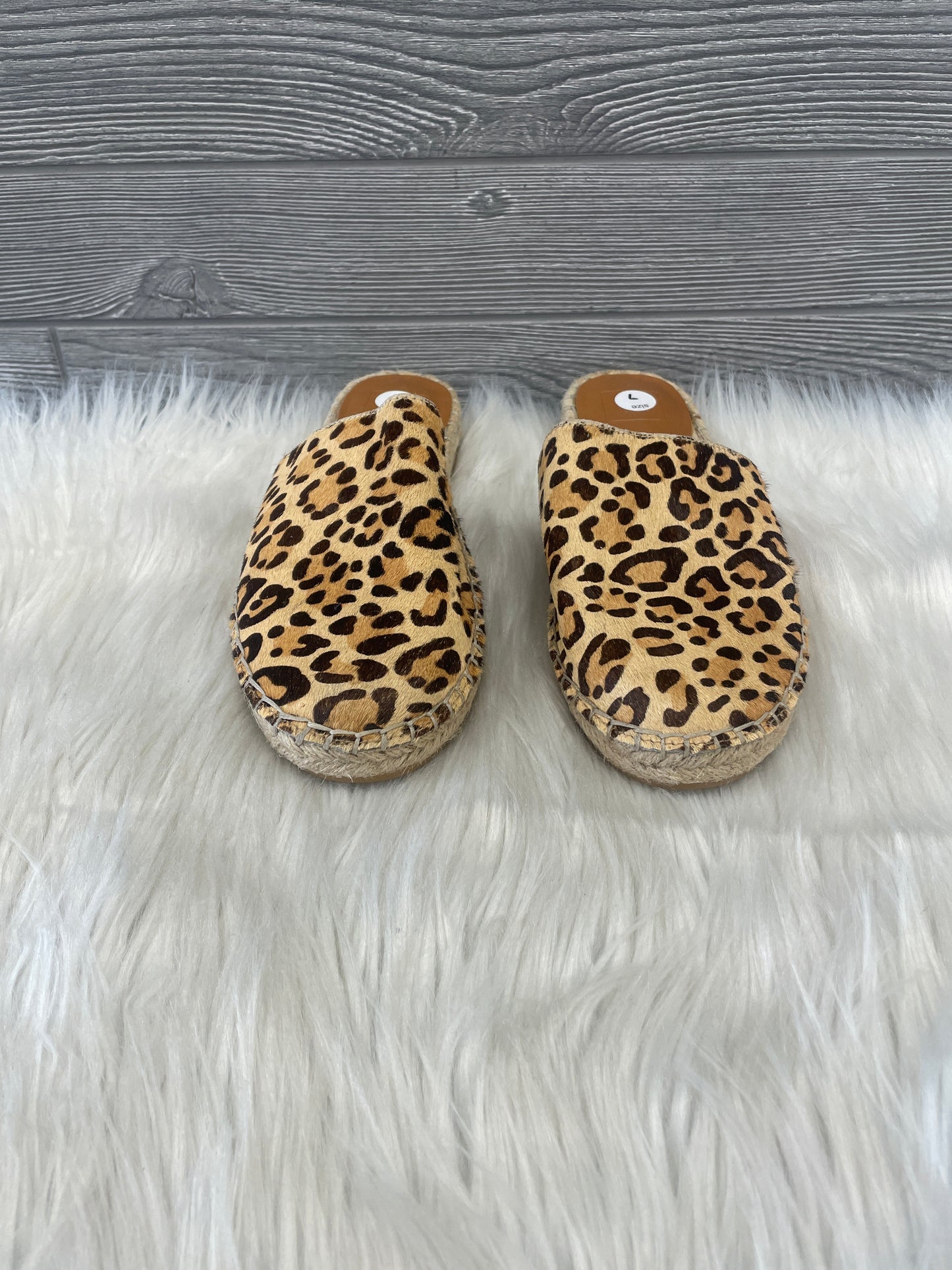 Shoes Flats By Gap In Animal Print, Size: 7