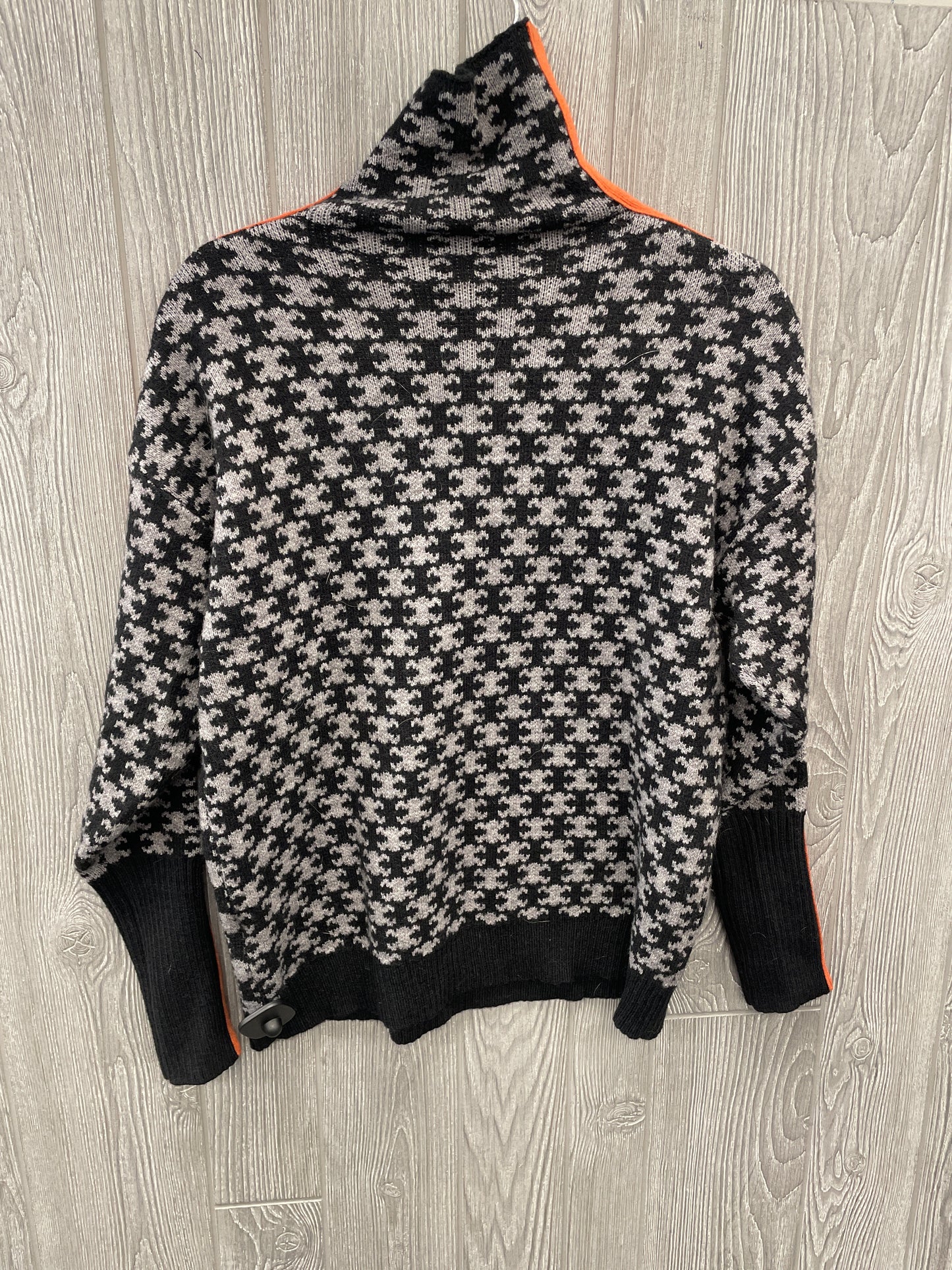 Sweater By Clothes Mentor In Black & Grey, Size: Xs