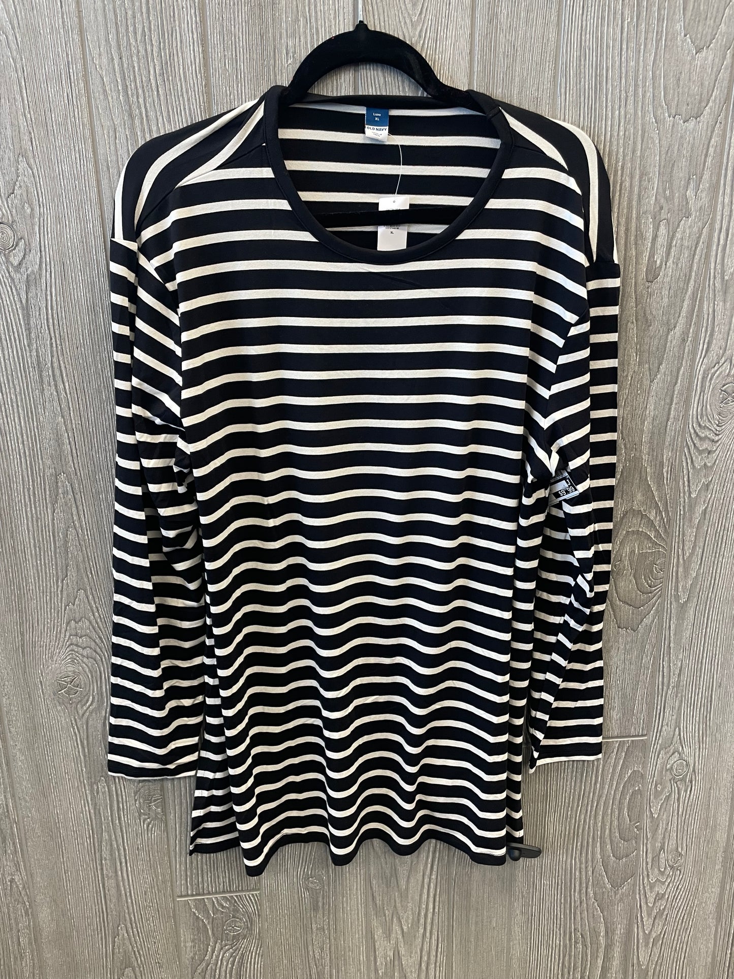 Top Long Sleeve By Old Navy In Black & White, Size: Xl