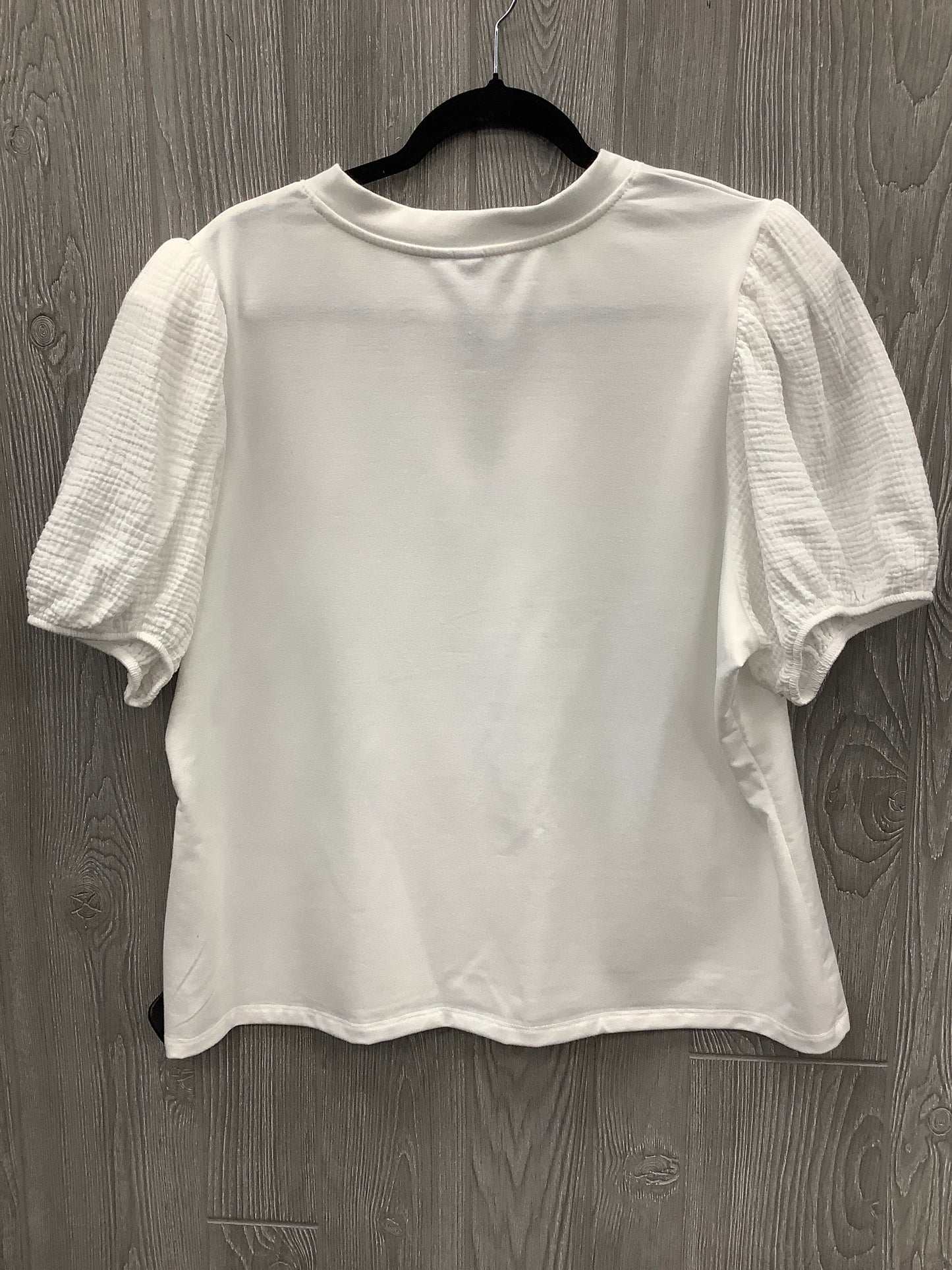 Top Short Sleeve By Clothes Mentor In White, Size: 1x