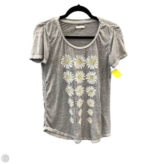 Top Short Sleeve By Maurices In Grey, Size: S