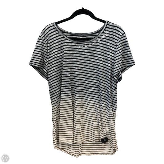 Top Short Sleeve By Maurices In Grey, Size: Xl