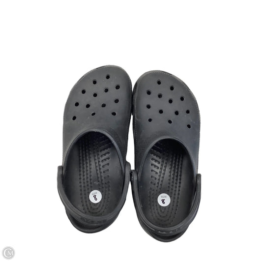 Sandals Flats By Crocs In Black, Size: 8