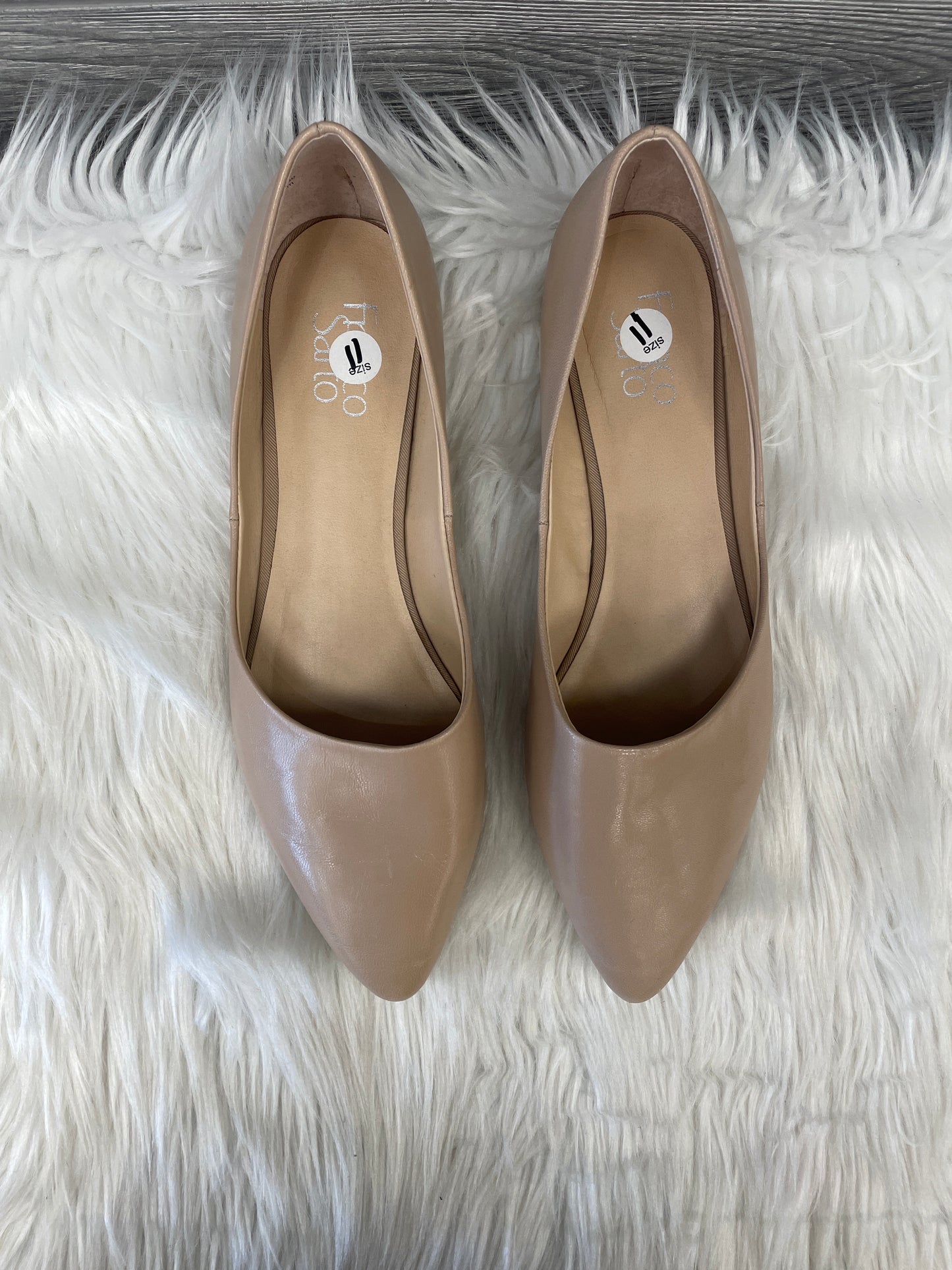 Shoes Flats By Clothes Mentor In Tan, Size: 11