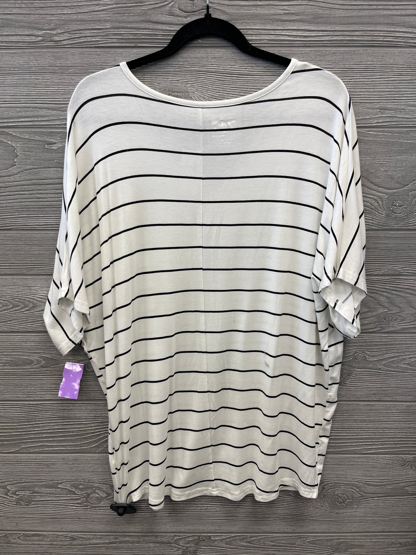 Top Short Sleeve By Maurices In White, Size: S