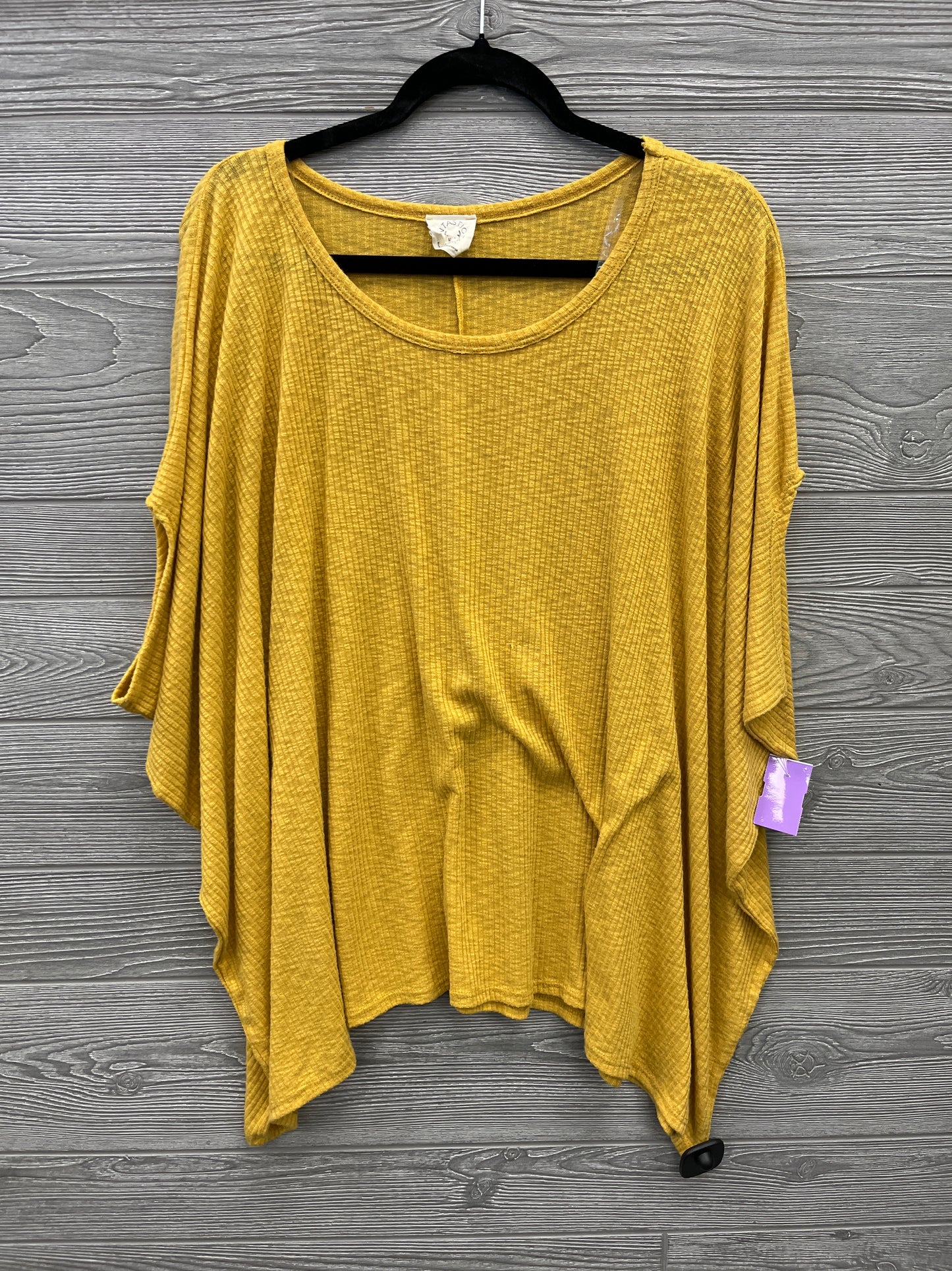 Top Short Sleeve By Clothes Mentor In Yellow, Size: M