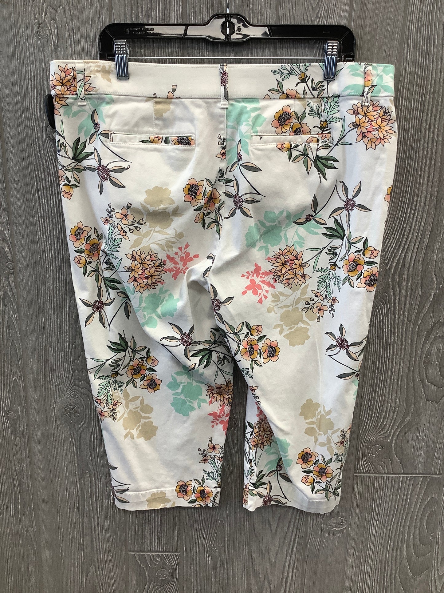 Capris By St Johns Bay In Floral Print, Size: 18