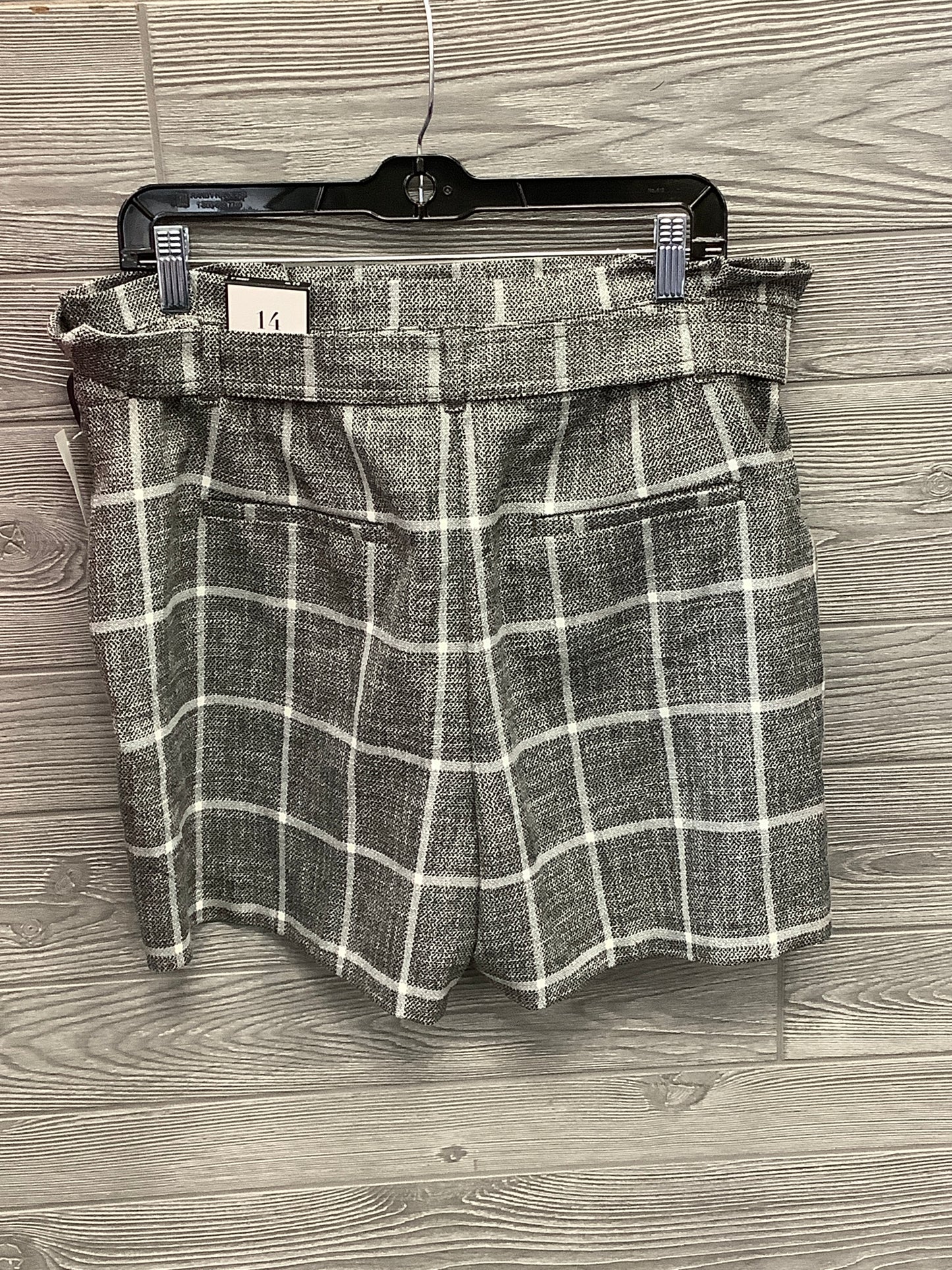 Shorts By Clothes Mentor In Grey, Size: 14