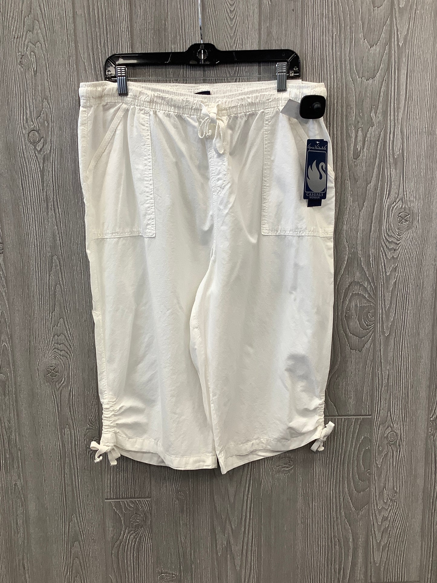 Capris By Gloria Vanderbilt In White, Size: 1x