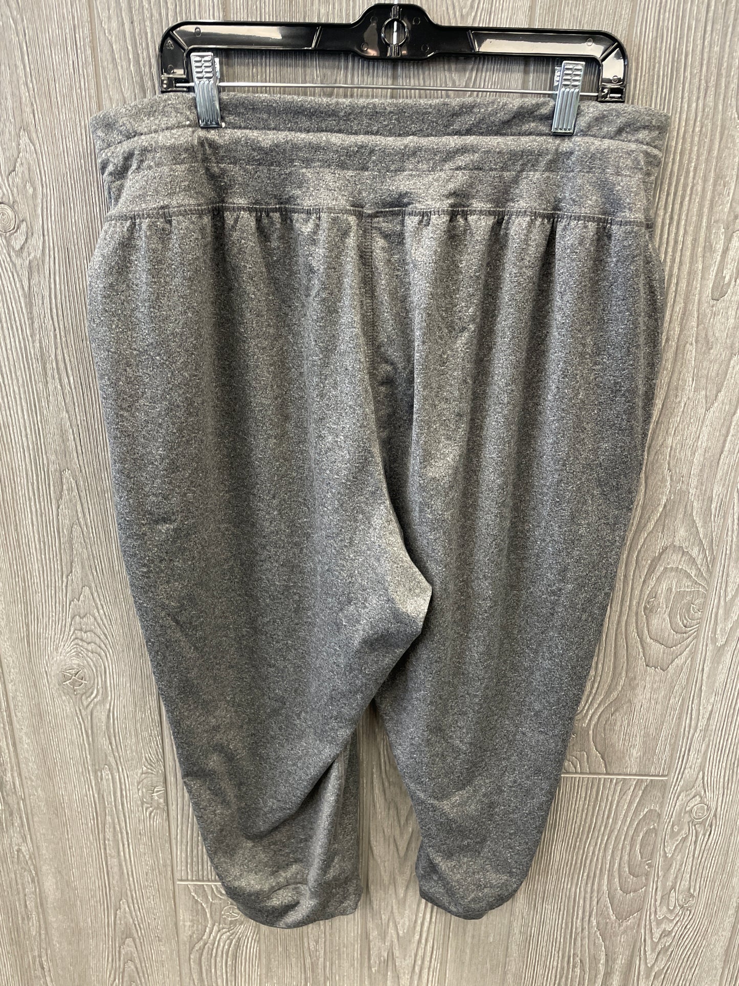 Athletic Capris By Livi Active In Grey, Size: 3x