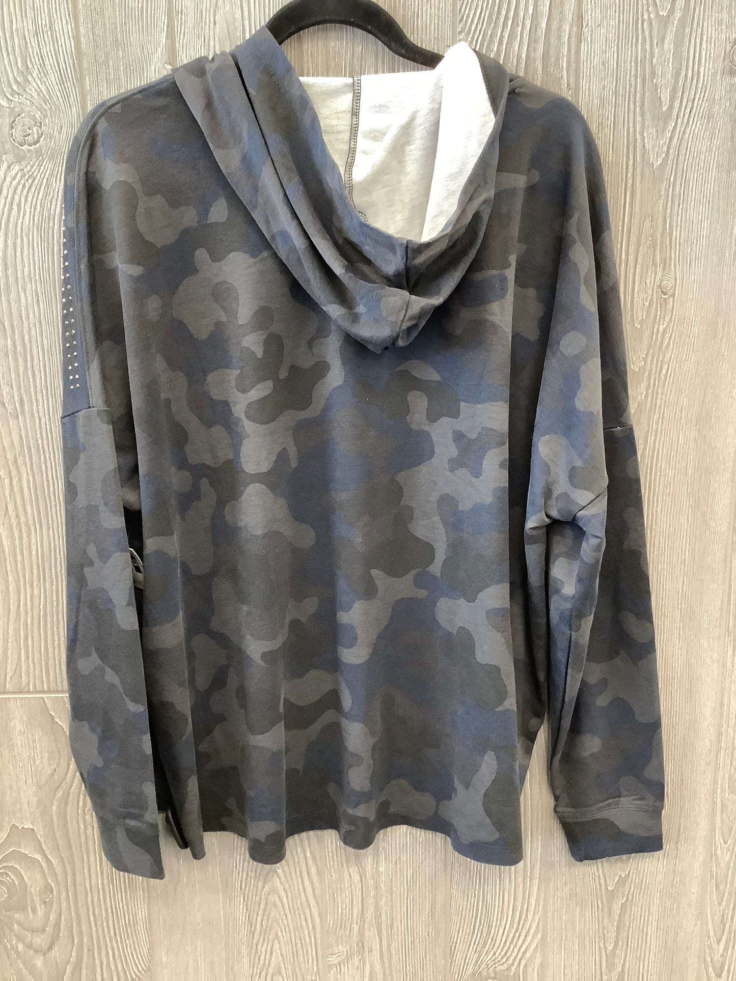 Top Long Sleeve By Cato In Camouflage Print, Size: M