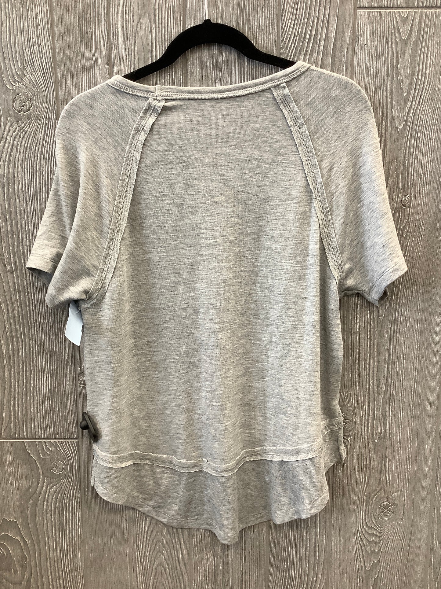 Athletic Top Short Sleeve By Cato In Grey, Size: S