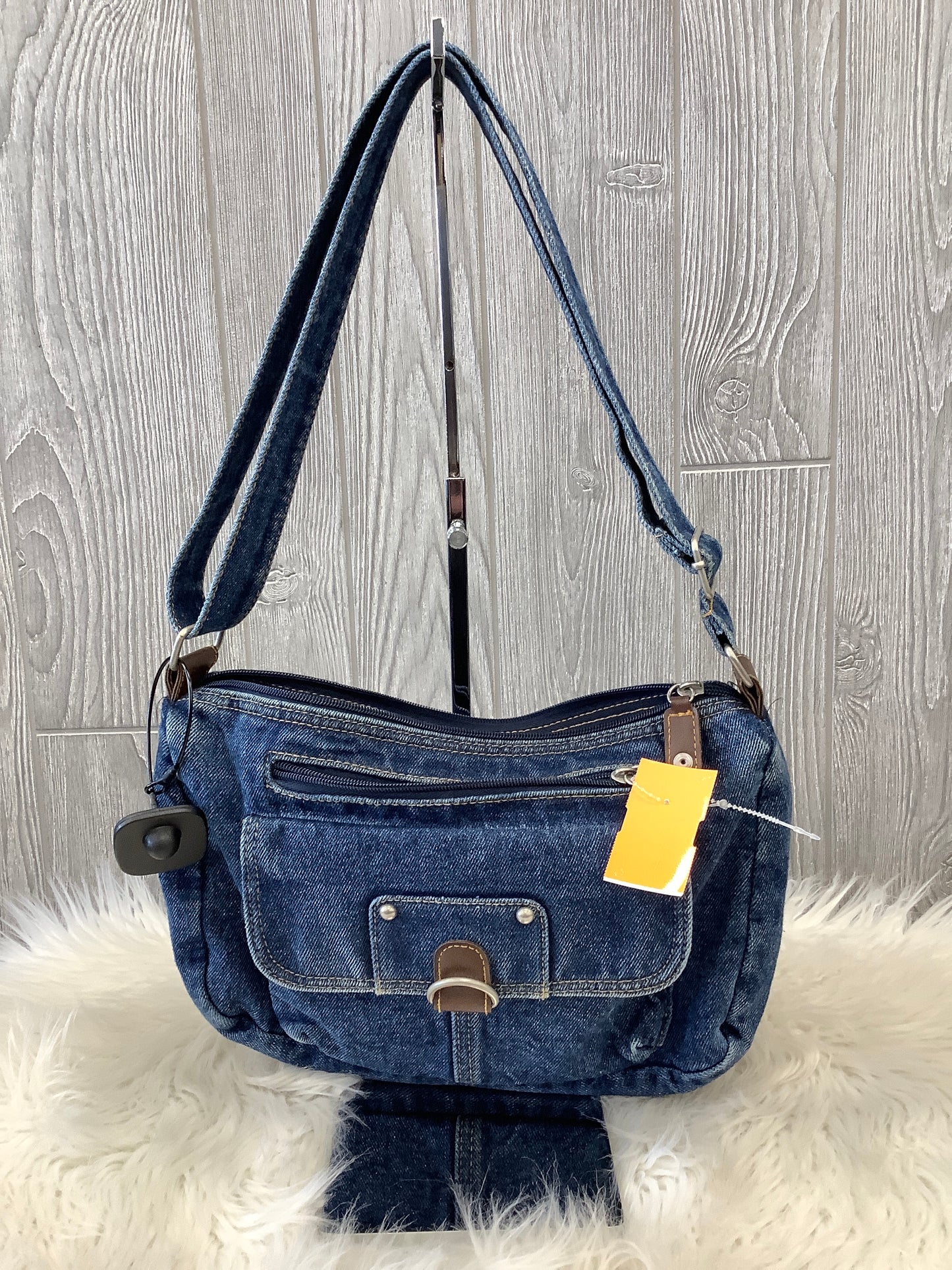 Handbag By Clothes Mentor, Size: Medium