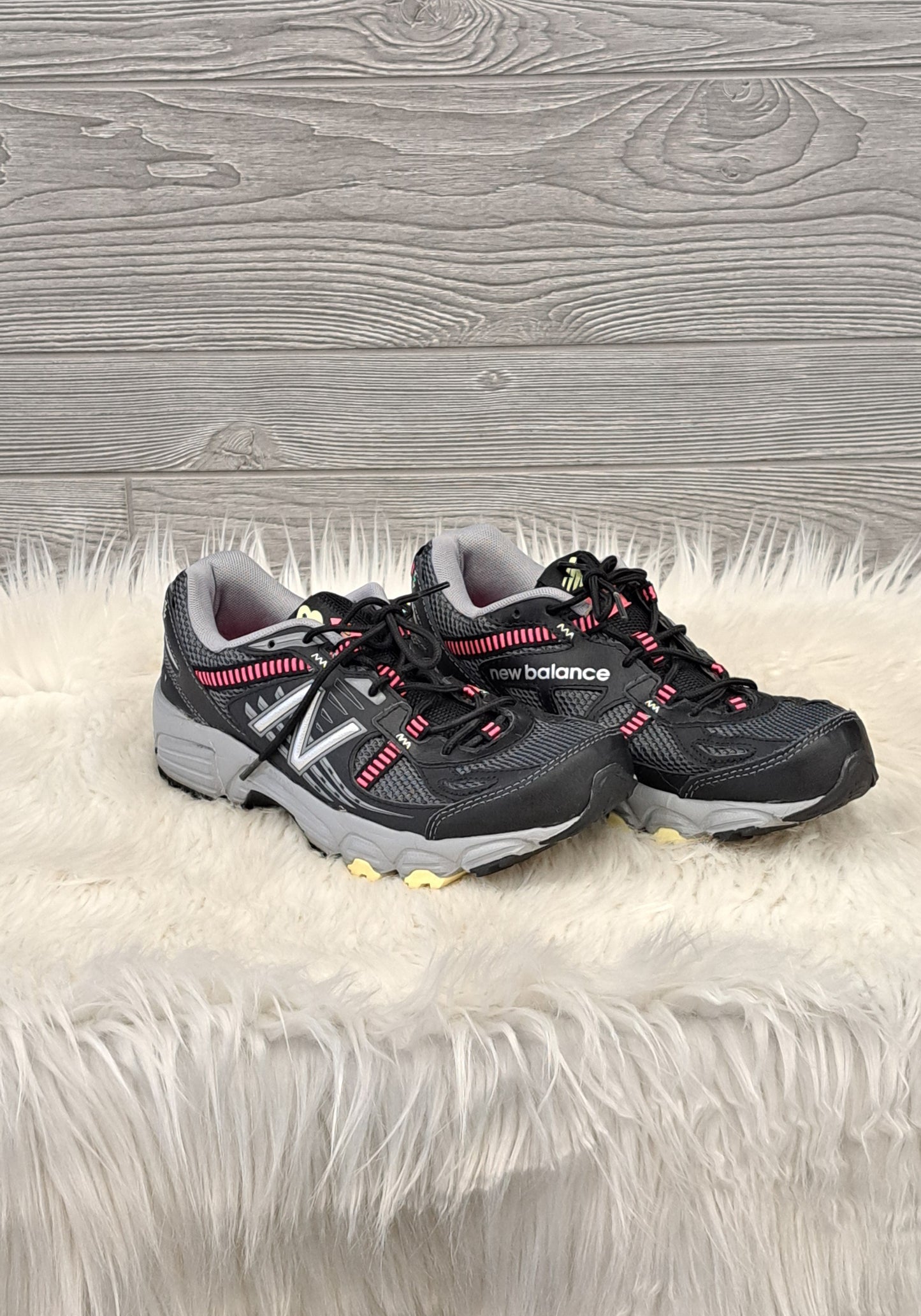 Shoes Athletic By New Balance In Grey & Pink, Size: 6.5