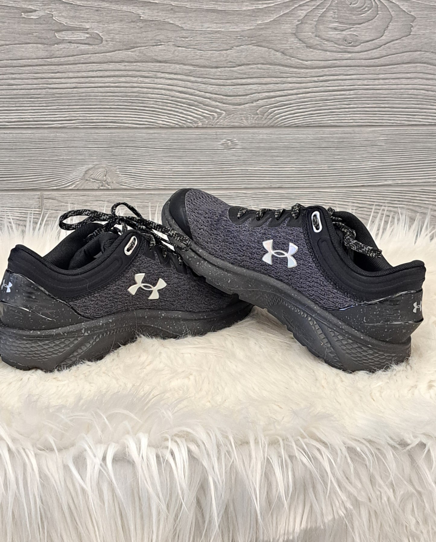 Shoes Athletic By Under Armour In Grey, Size: 6.5