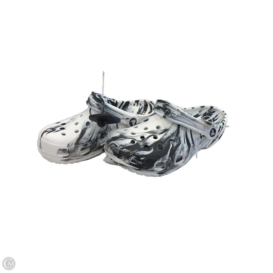 Shoes Flats By Crocs In Black & White, Size: 7