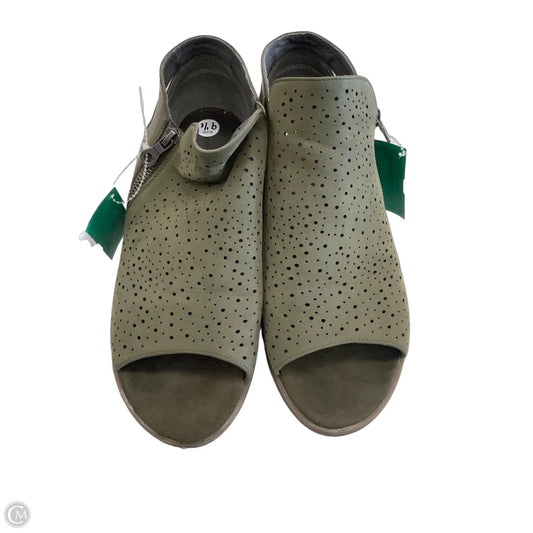 Shoes Flats By Bare Traps In Green, Size: 9.5