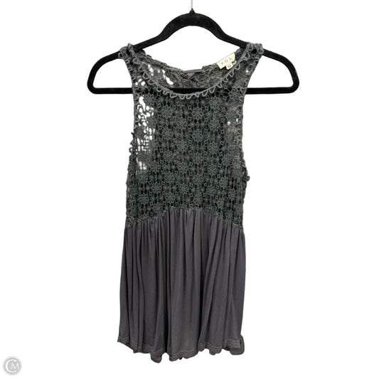 Top Sleeveless By Pol In Grey, Size: M