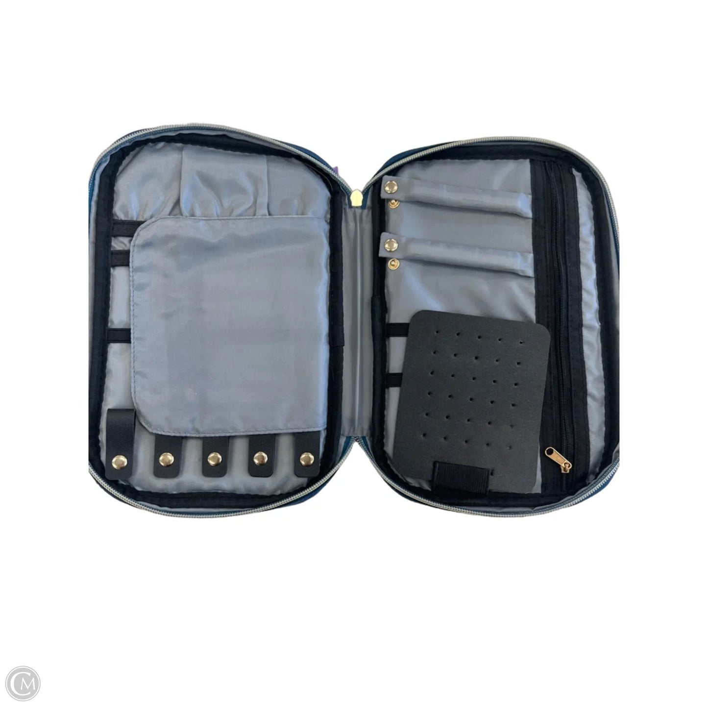Makeup Bag By Clothes Mentor, Size: Medium