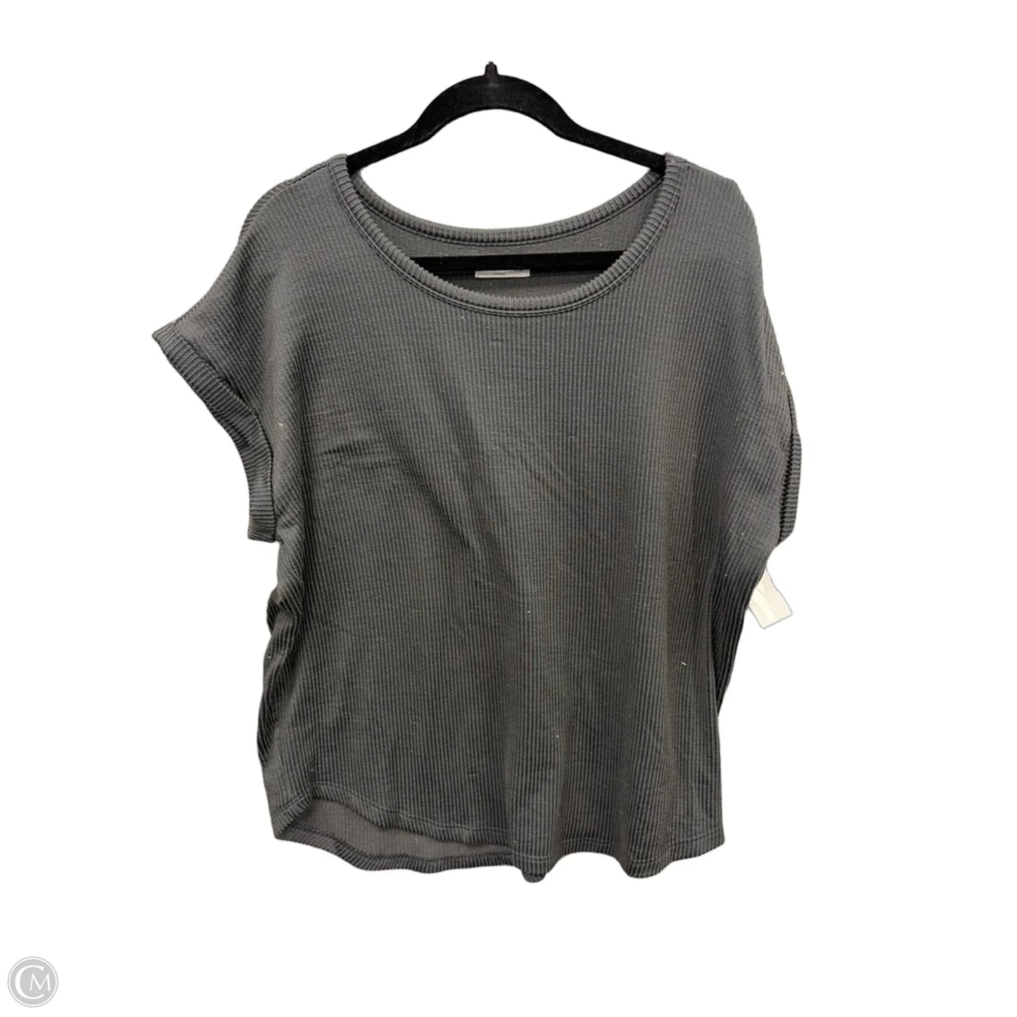 Top Short Sleeve By Maurices In Grey, Size: L