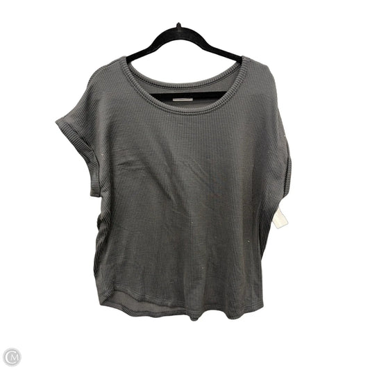 Top Short Sleeve By Maurices In Grey, Size: L