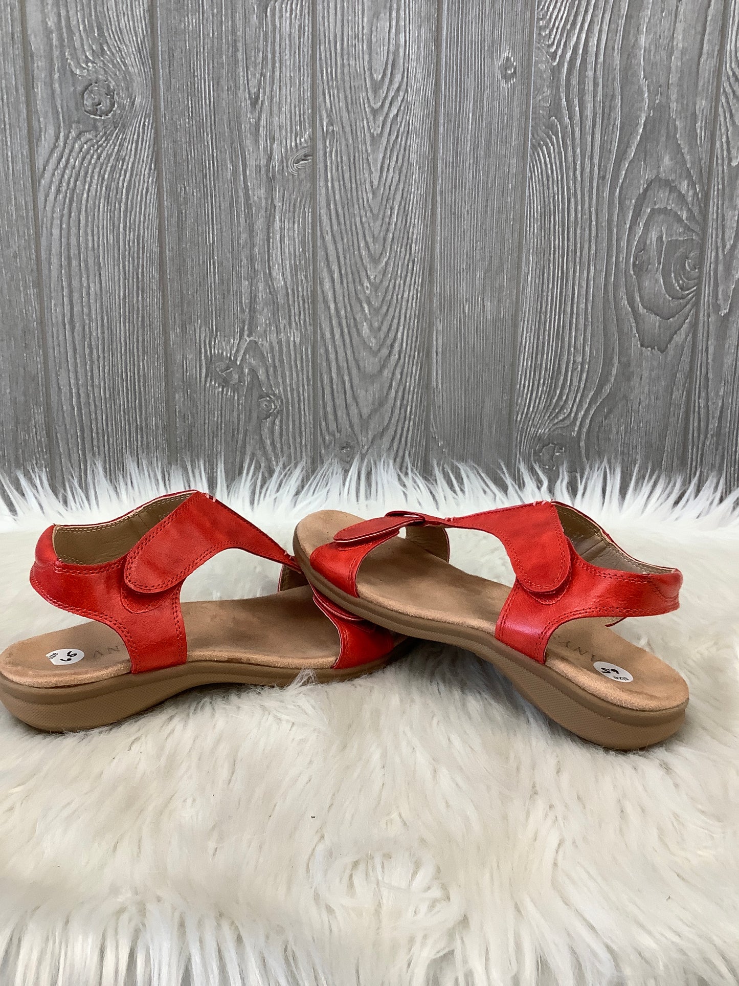 Sandals Flats By Clothes Mentor In Red, Size: 6.5