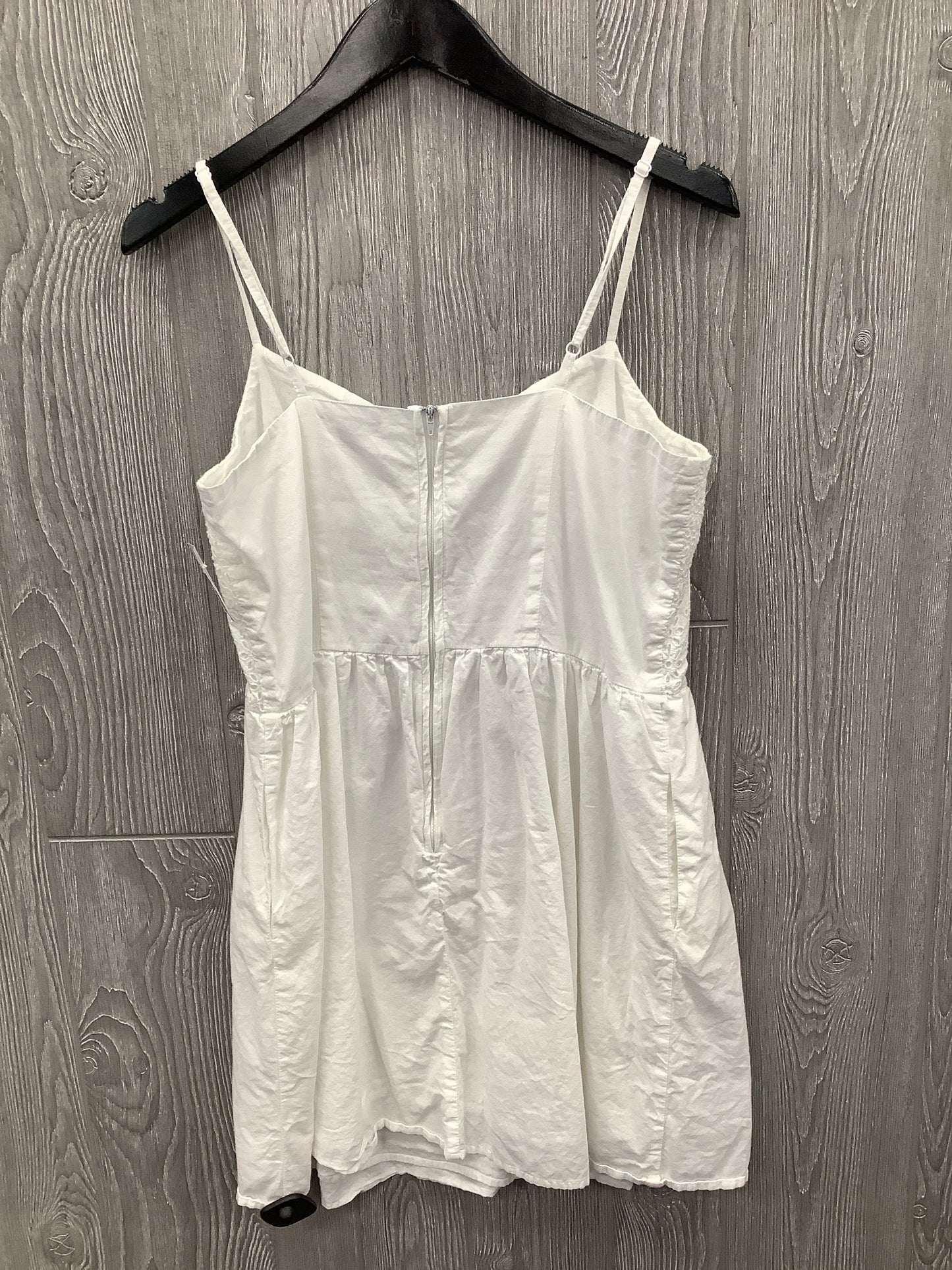 Tunic Sleeveless By Clothes Mentor In White, Size: Xl