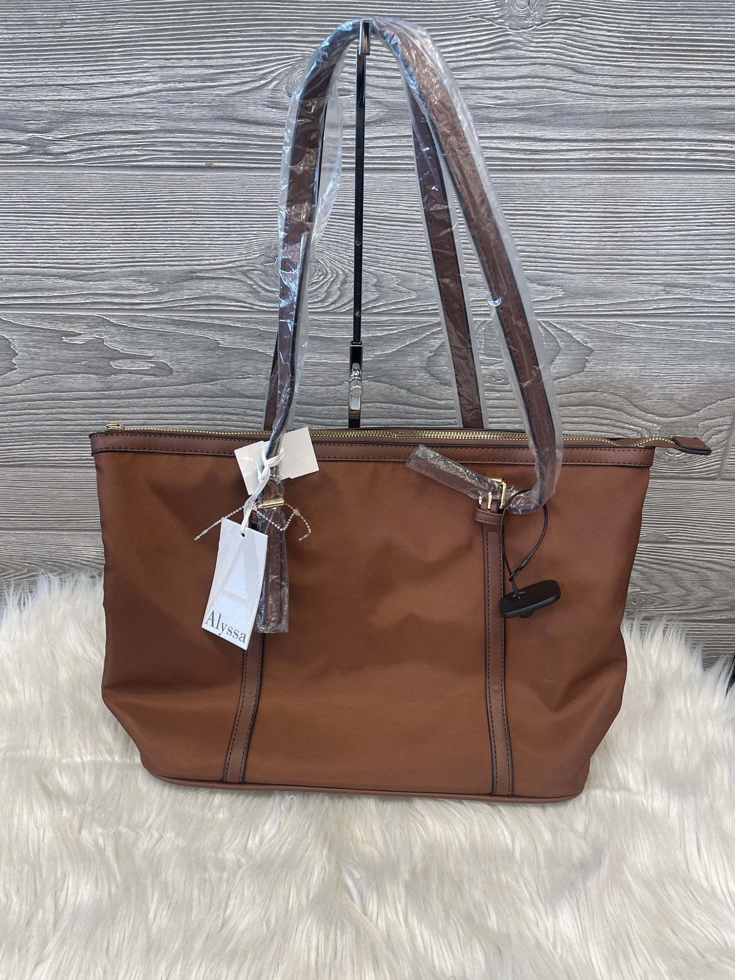 Handbag By Clothes Mentor