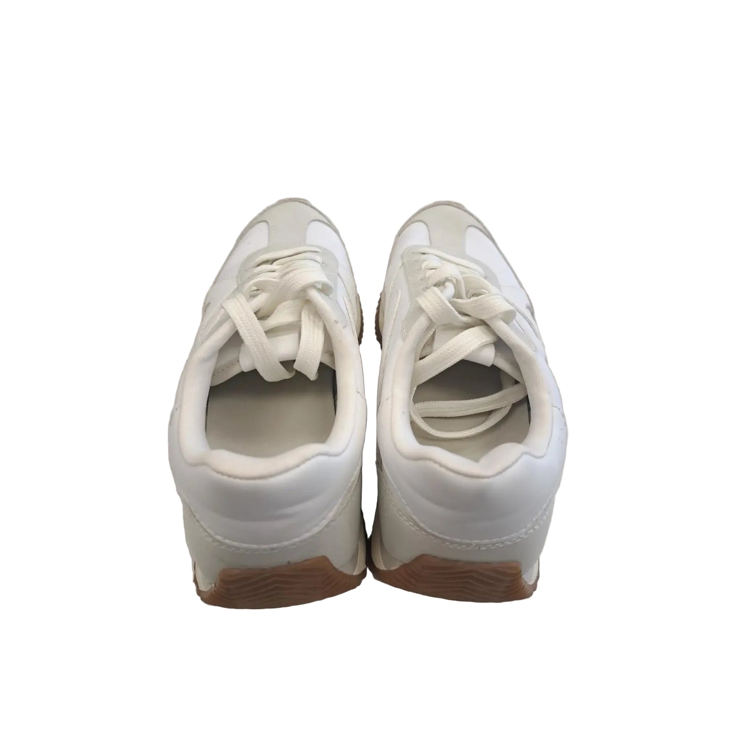 Shoes Sneakers By Clothes Mentor In Grey & White, Size: 7