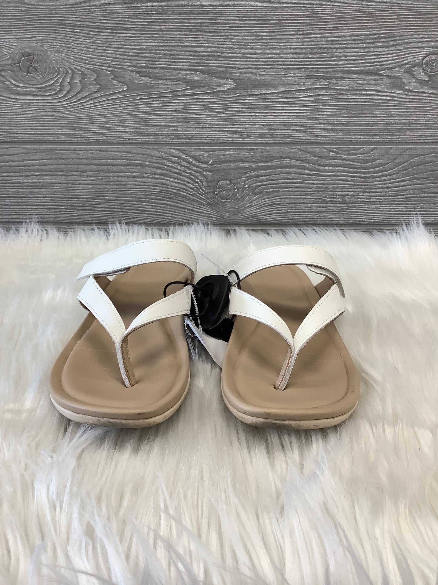 White Sandals Flats Abeo, Size 9