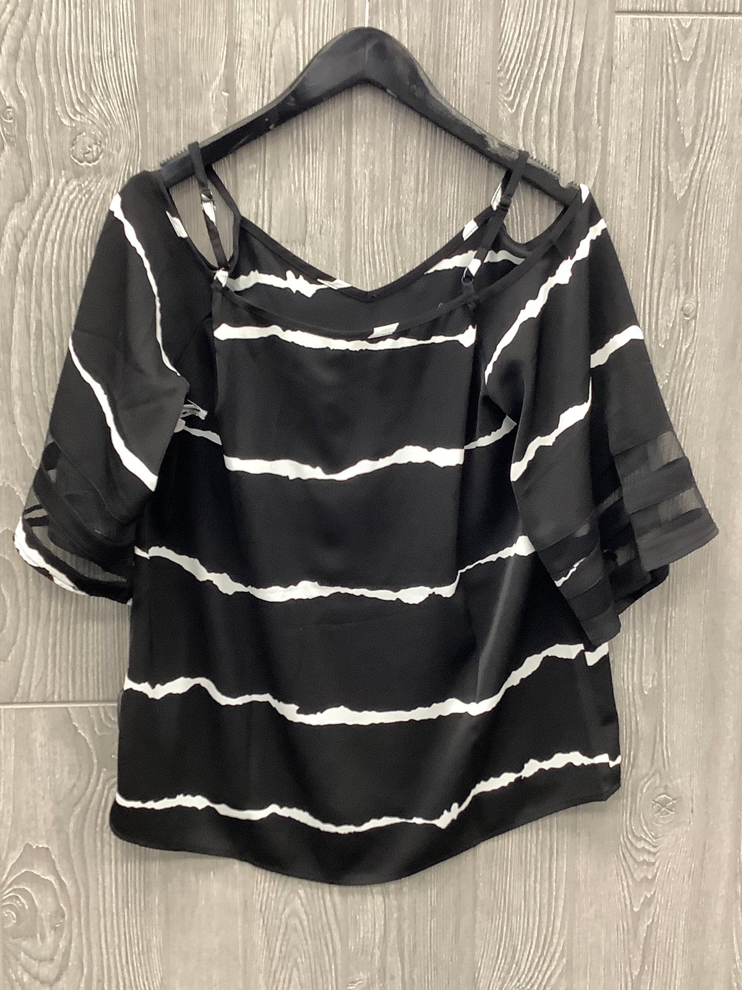 Top 3/4 Sleeve By Clothes Mentor In Striped Pattern, Size: M