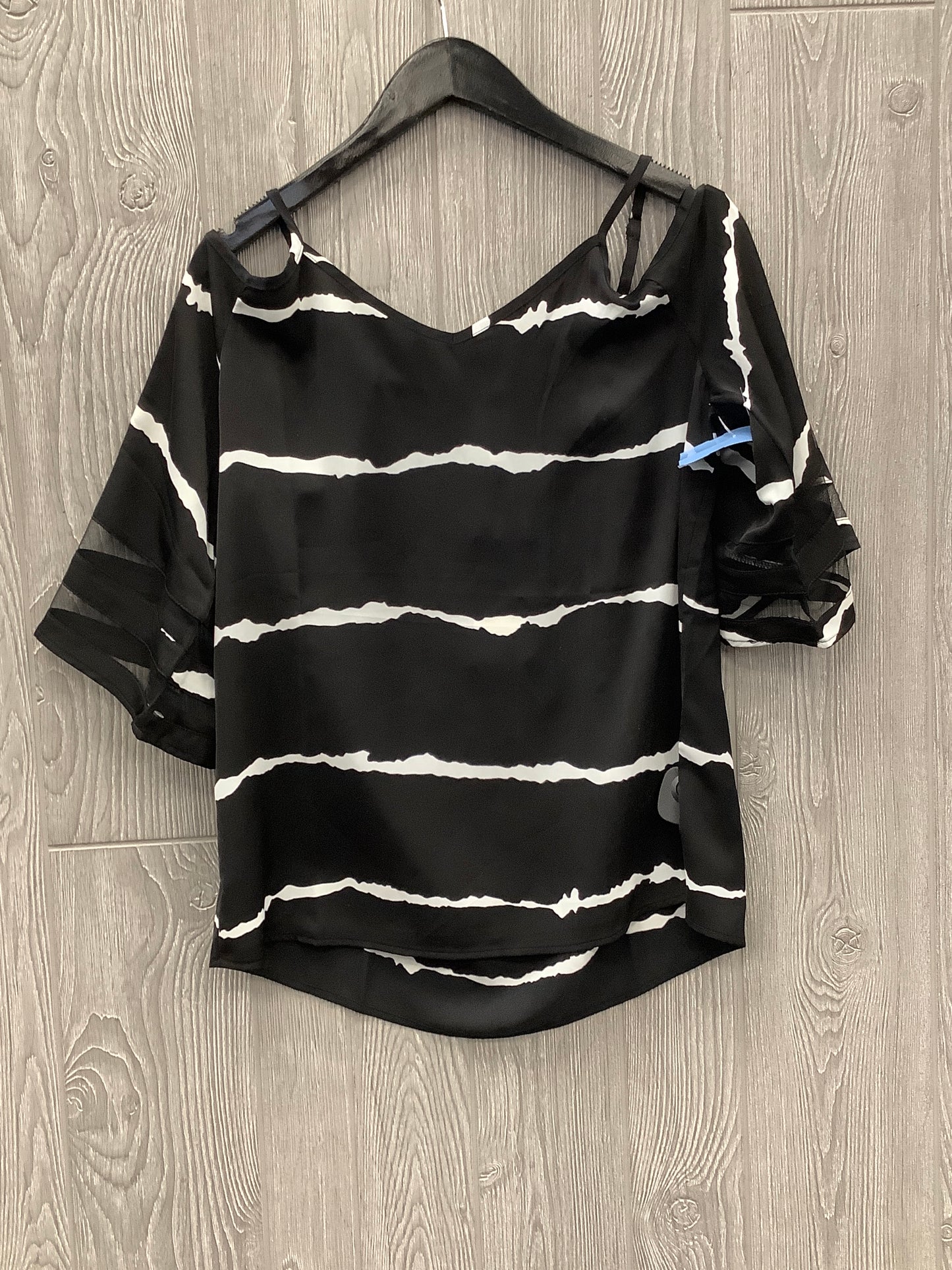 Top 3/4 Sleeve By Clothes Mentor In Striped Pattern, Size: M