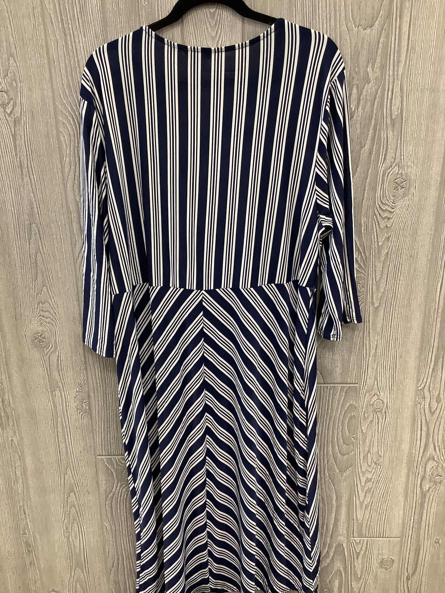 Dress Casual Midi By Clothes Mentor In Blue & White, Size: 3x