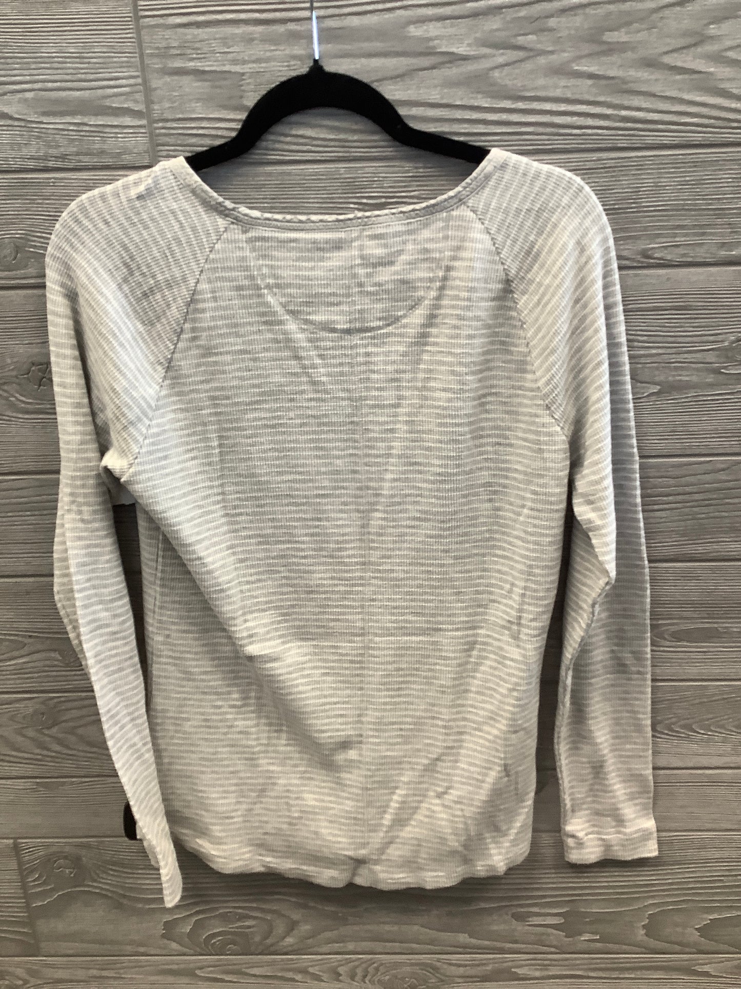 Top Long Sleeve By Eddie Bauer In Grey, Size: L