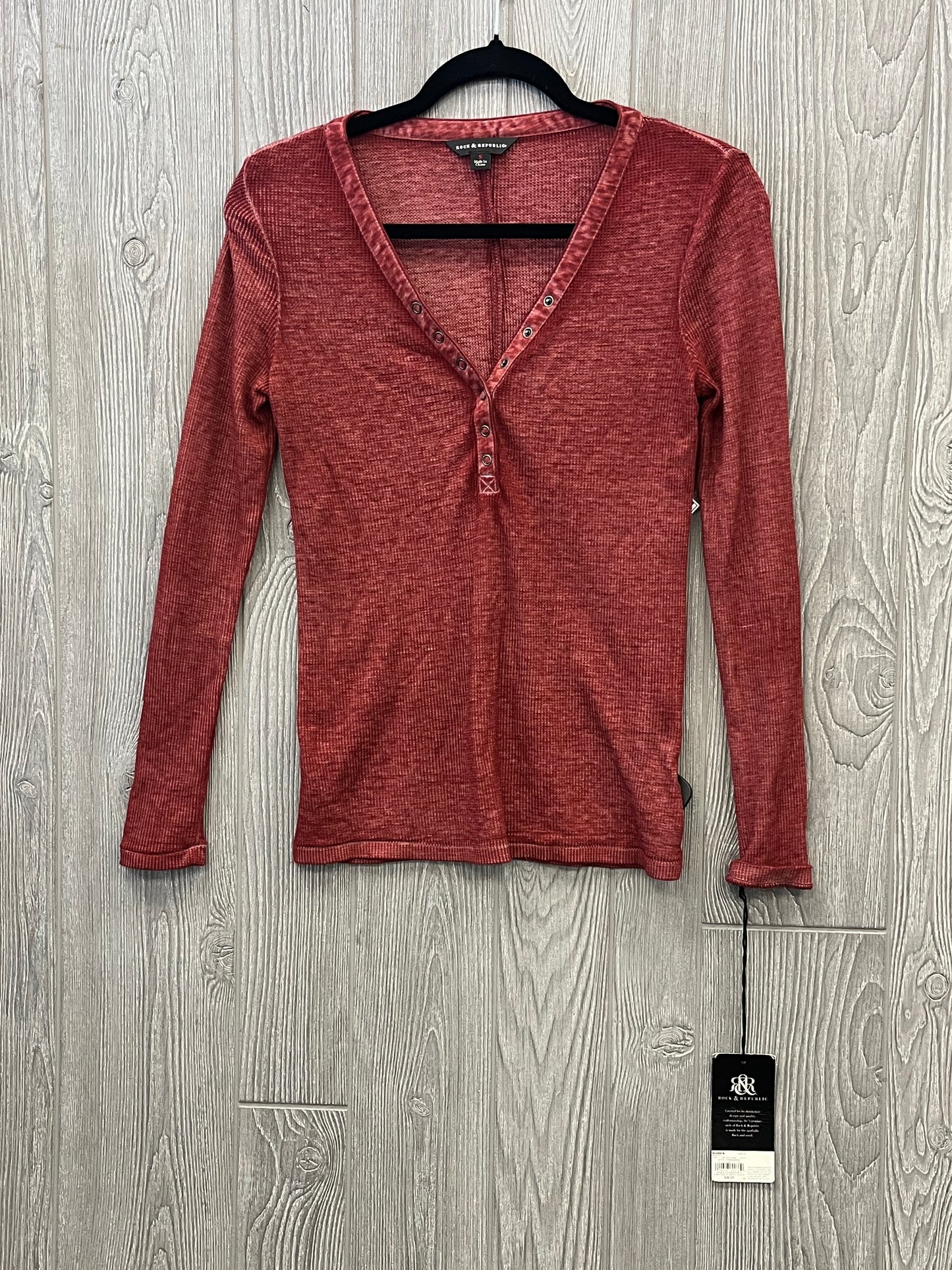 Top Long Sleeve By Rock And Republic In Red, Size: S