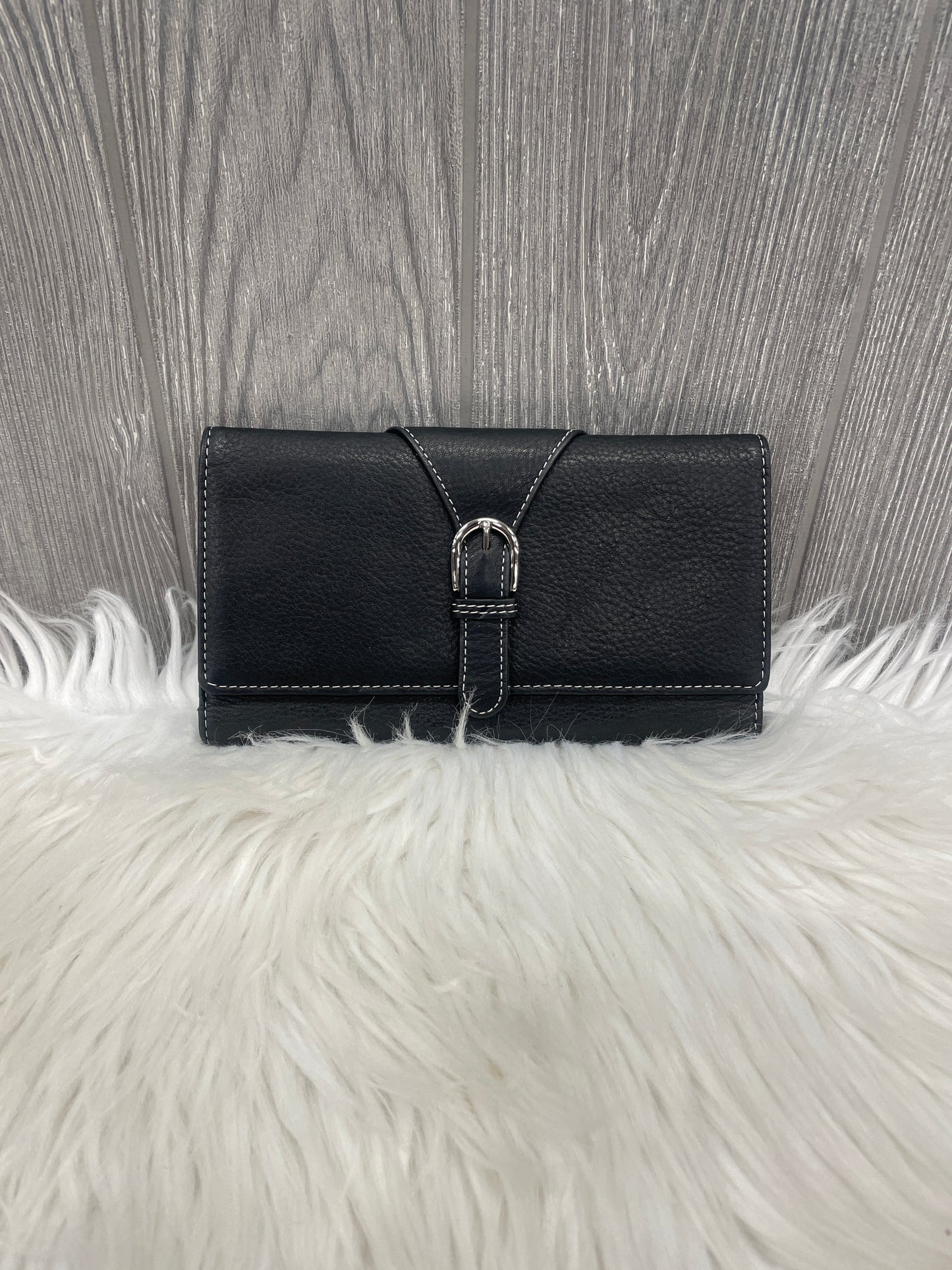 Wallet By Clothes Mentor, Size: Medium